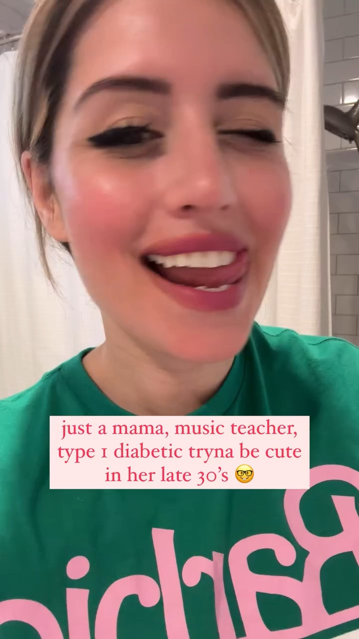 Yes I’ll be 40 next year but Im living my best life having fun with beauty and the cutest trends! 🙆🏻‍♀️💅🏼👯‍♀️🕺💃🏻🤷🏻‍♀️ @walmart 

Follow me @sugarfreeshelly for more of my favorite beauty, style, toddler finds, and more!

#beautyatanyage #pinterestinspired #momlife #momblogger #liveyourbestlife #latinamoms #type1mom #momstyle #type1diabetic #postpartum #barbietee #teachersfollowteachers #barbie #barbiegraphicteeshirt #barbieshirt #barbiefashion