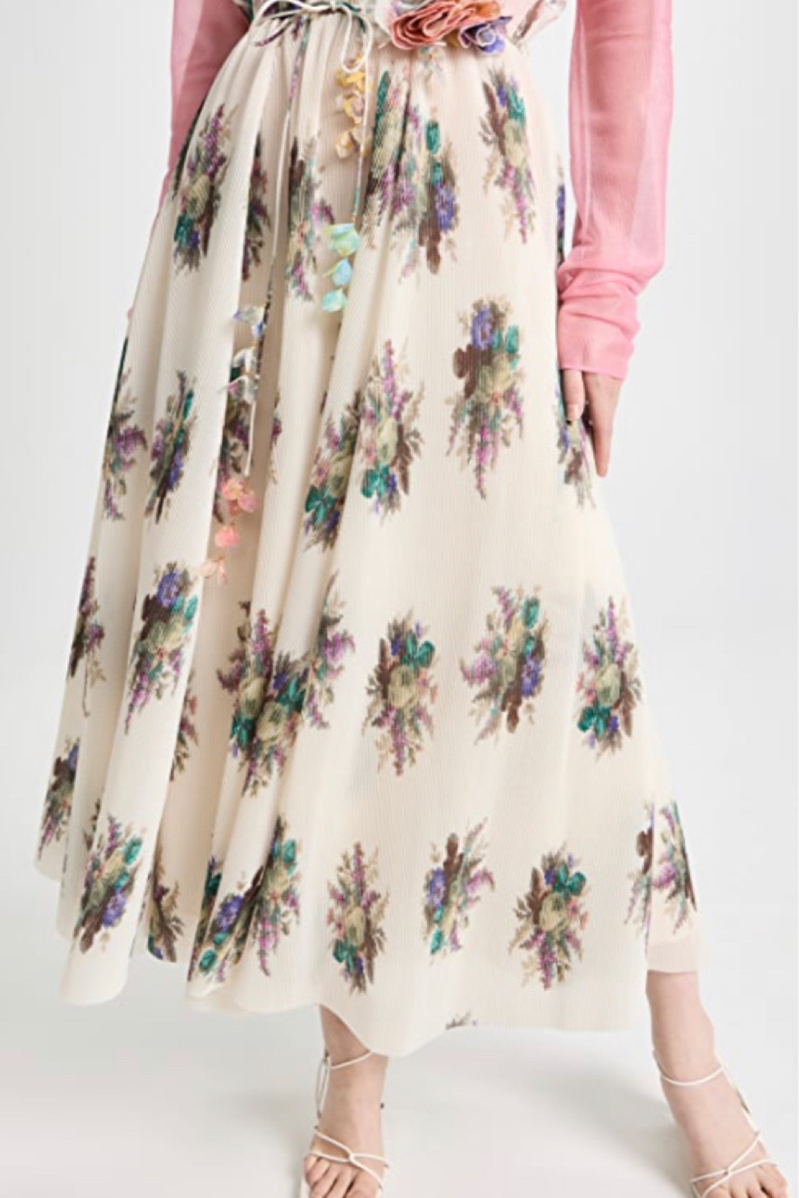 This skirt 😍 I love Fall, and honestly love Winter too. But this skirt has me planning for an event to wear it to come Spring. 