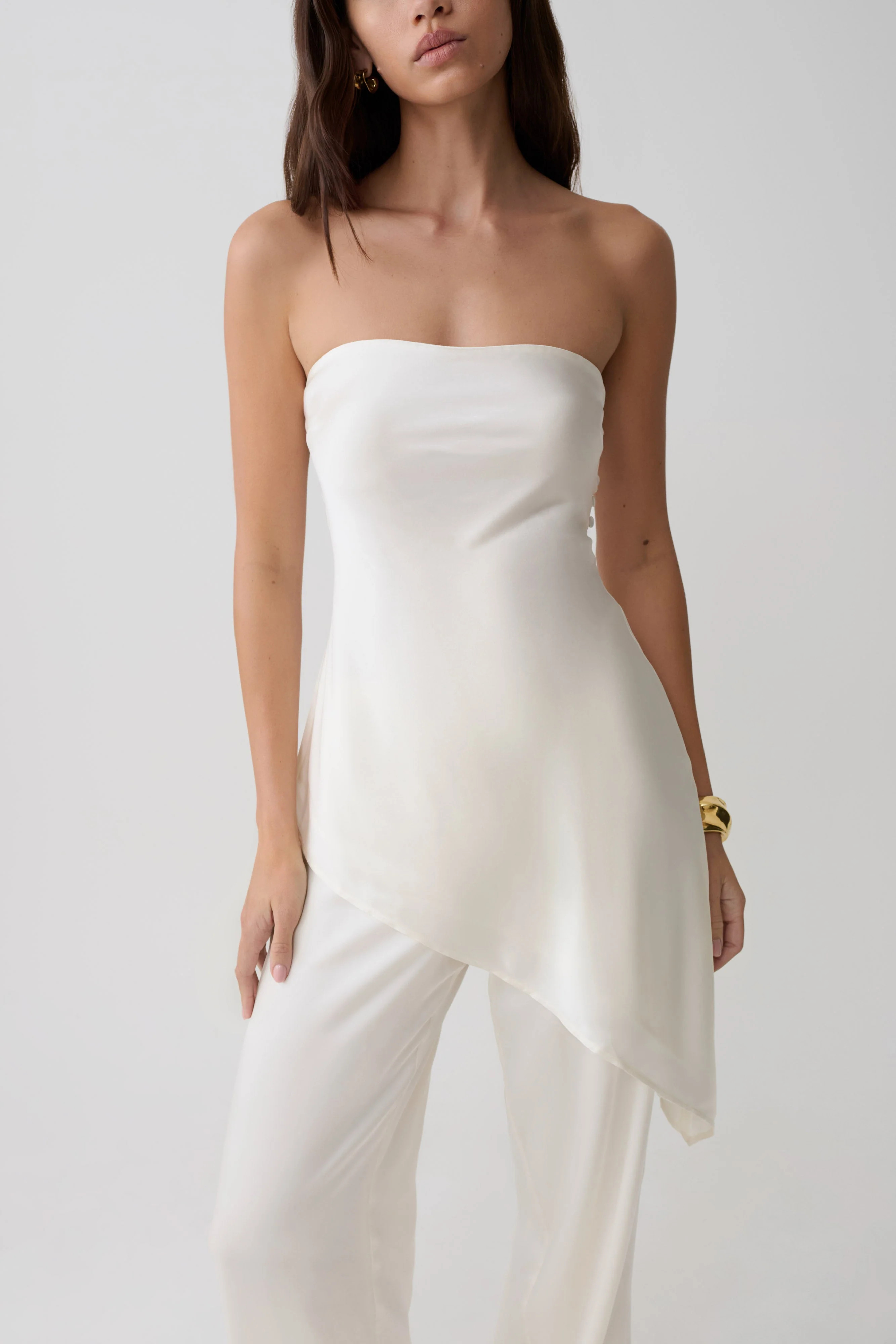 Kayla Silk Blend Strapless Asymmetric Top - Ivory | MESHKI US