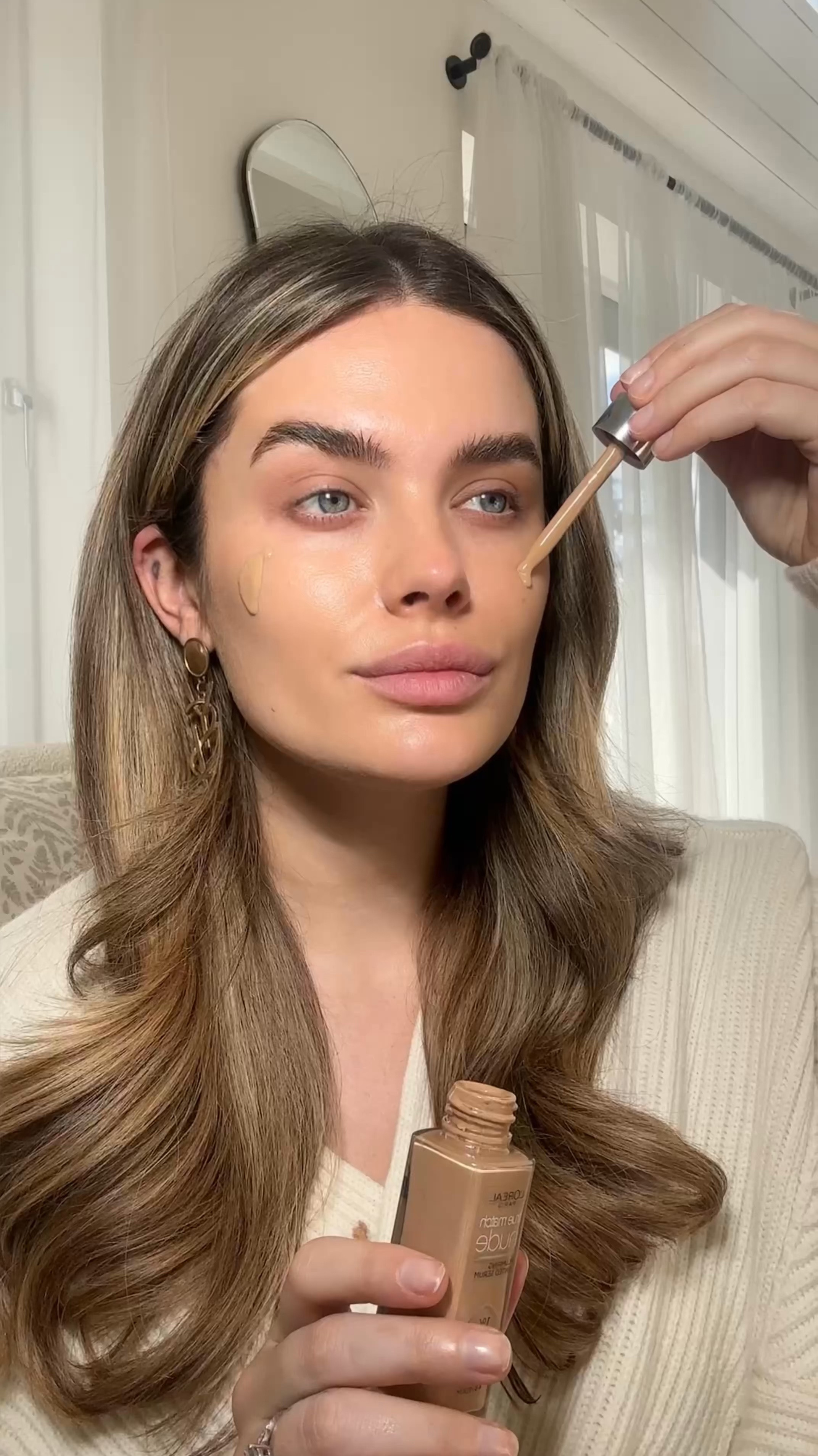 base @lorealparis true match tinted serum shade medium 
concealer @narsissist creamy concaealer shade custard 
loose powder @lauramercier transluscent 
cream bronzer @charlottetilbury medium 
blush @kvdbeauty elusive orchard 
blush highlight @diorbeauty maximiser 013
lip liner @maccosmeticsuk ‘oak’
lipstick @yslbeauty loveshine 150
powder bronzer @yslbeauty 03
shimmer eye tint @lancomeofficial 01
eyeshadow palette @kyliecosmetics the bronze palette 
mascara @lancomeofficial black 
Beauty, makeup, natural makeup, glowing makeup, 