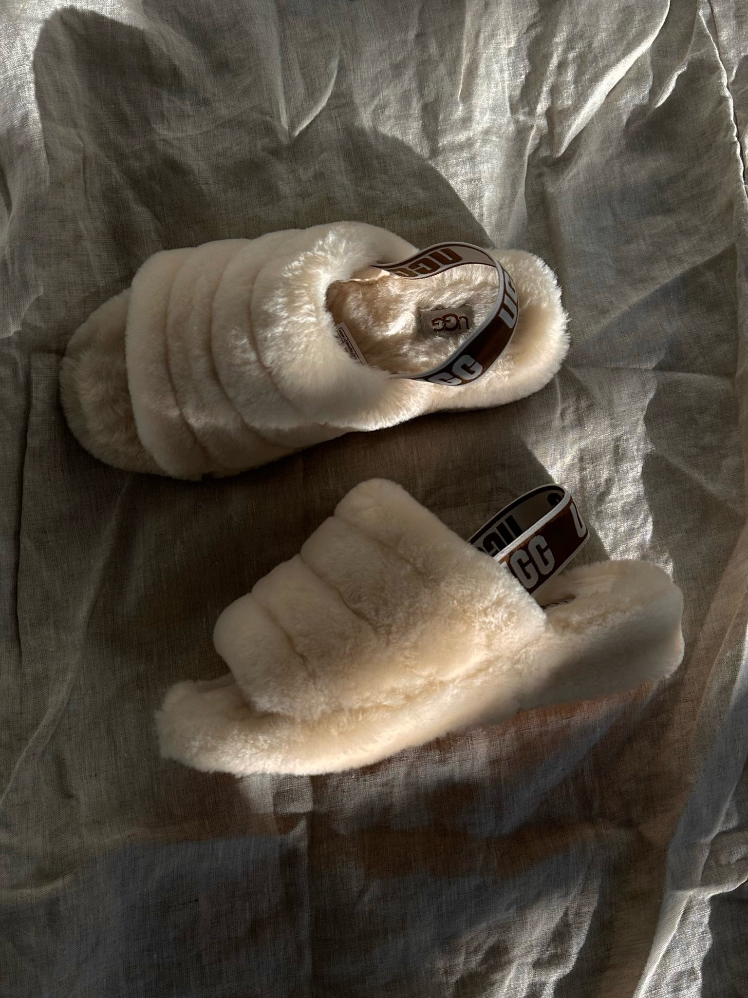 UGG slides 🐻 The best gift to receive ever 

Gifts for her, gift ideas, girl gifts, holiday gift, that girl aesthetic, ugg shoes, ugg slippers, neutral slippers, neutral style 

#LTKshoecrush #LTKHoliday #LTKGiftGuide