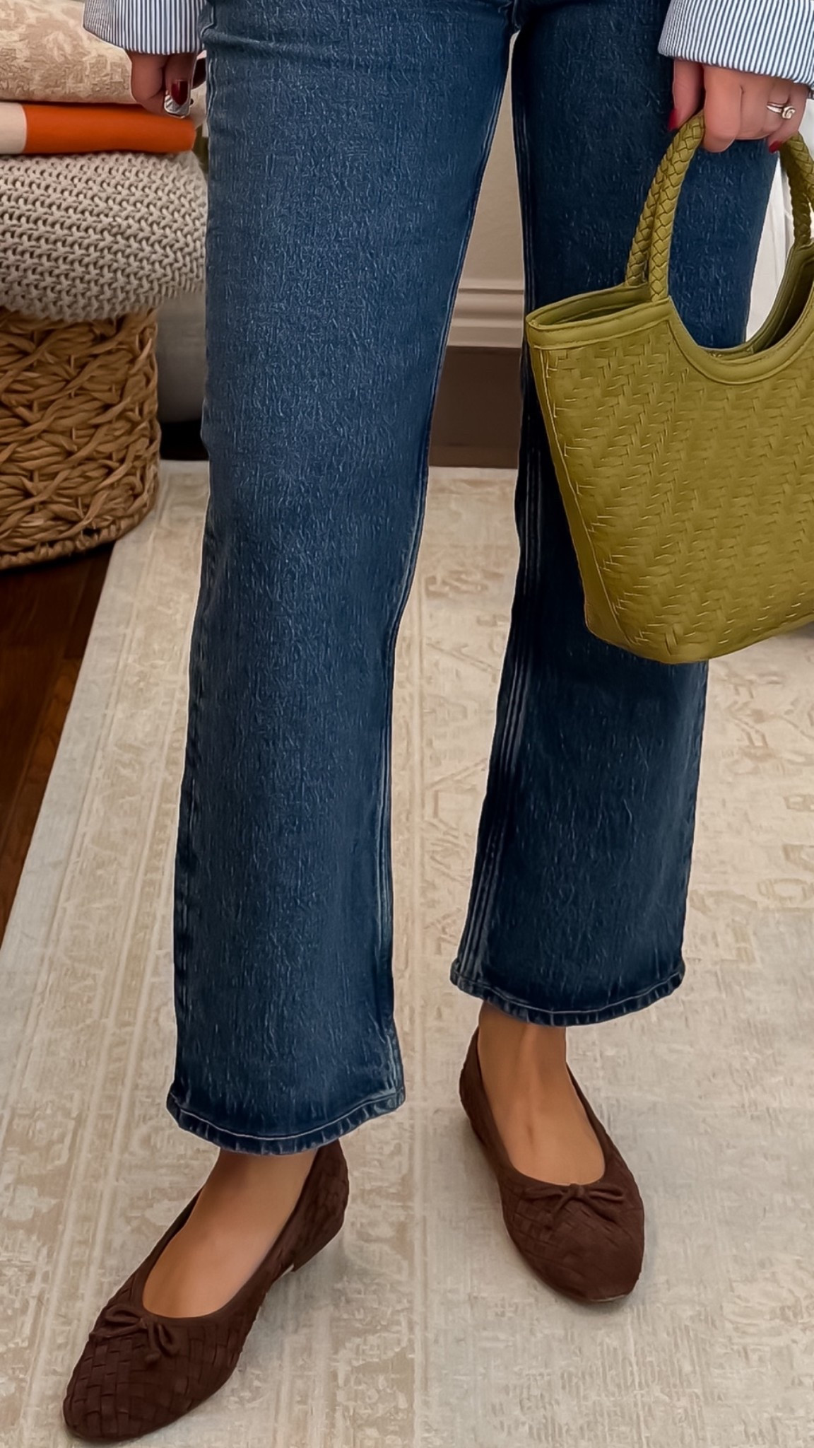 Wearing TTS
My most-worn fall shoe, hands down — these brown woven ballet flats. The woven texture makes them look expensive, the cushioned sole means I can actually walk in them all day, and they pair with literally everything. Here I styled them with straight-leg jeans and my brown cashmere cardigan — the cozy-but-polished combo I'll be repeating all season. If you buy one fall shoe this season, make it this one.

#balletflats #fallshoes #wovenflats #falloutfits #capsulewardrobe #momstyle