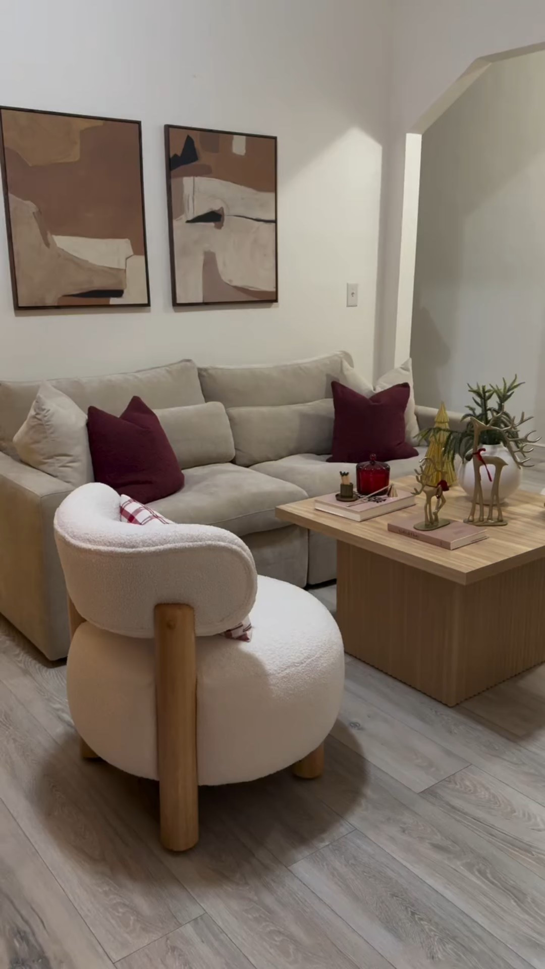 Este mueble además ser muy bello es súper cómodo. 
Si anda buscando un mueble como este te lo recomiendo 💯 

#chitaliving #home #decoration #sofa