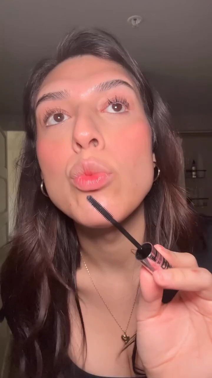 Quick natural makeup so I don’t look chopped at the hair salon😵
@rhode @patricktabeauty @maybelline @kayali 
#rhode #reels #explore #grwm #makeup