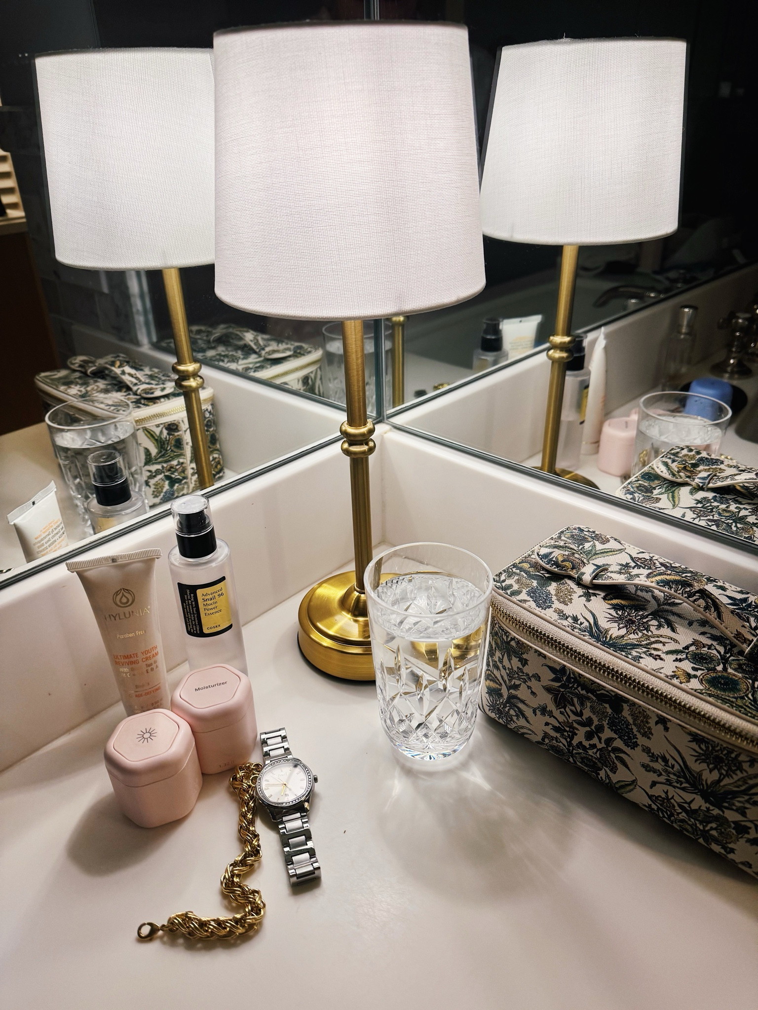 Elegant bathroom 