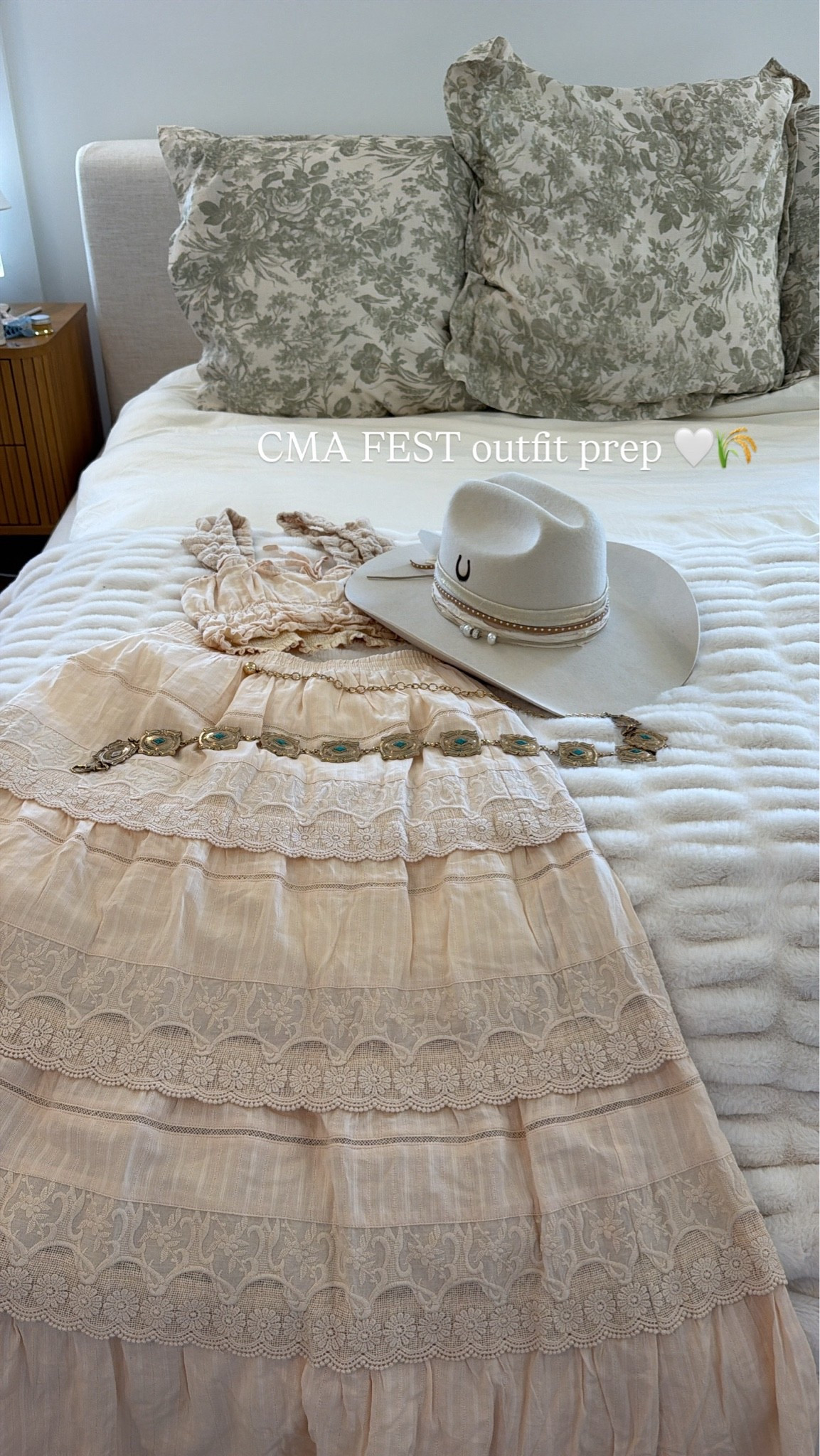 CMA fest outfit prep 🤍🌾🤠

Country concert outfit, CMA fest outfit, matching set, cowgirl boots, chain belt, western outfit, Nashville outfit

#LTKSeasonal #LTKdayinmylife #LTKgrwm
