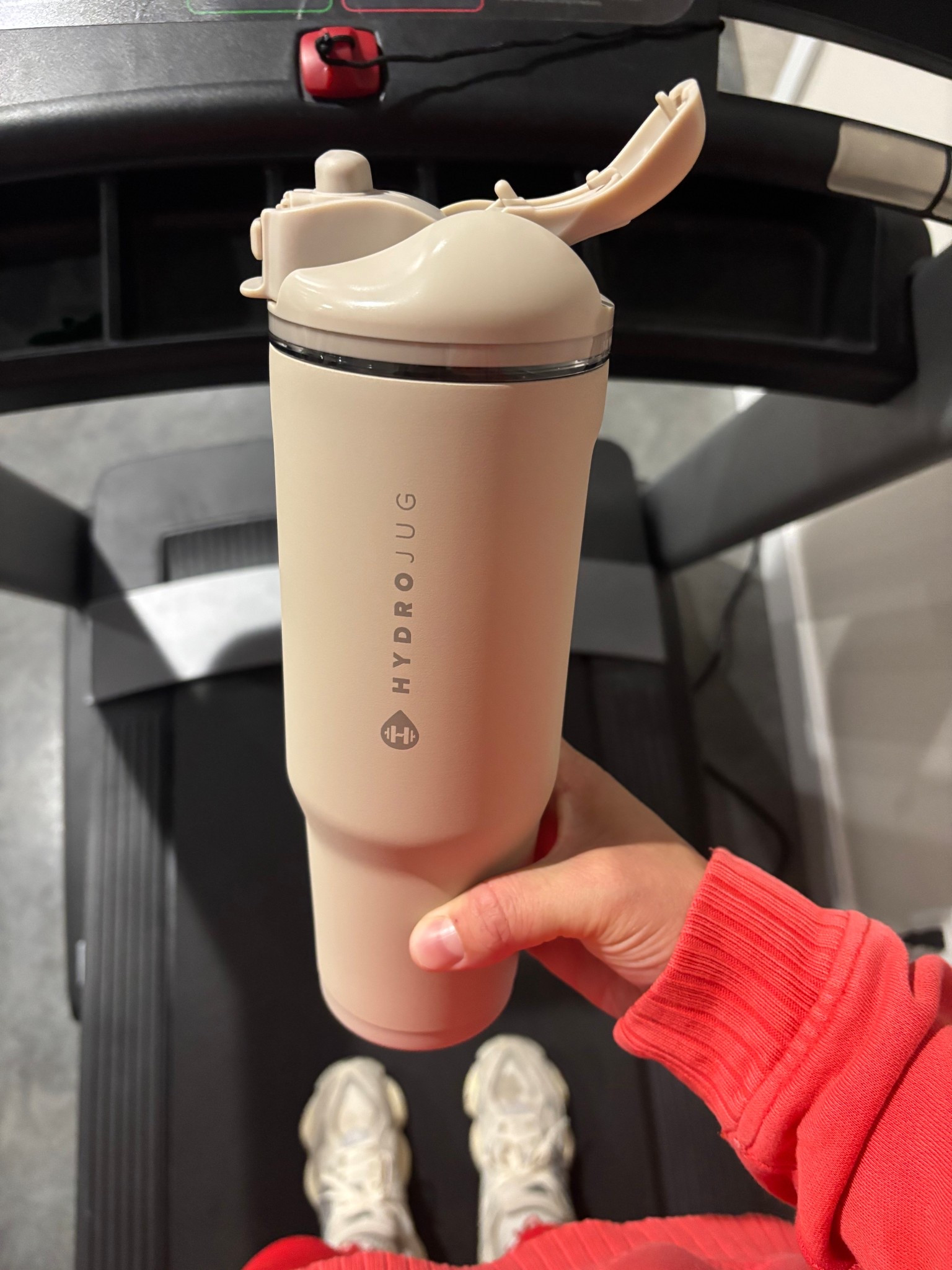 She’s a slut for a water bottle, and this one is up there. @HydroJug 

#LTKselfcare #LTKU #LTKActive