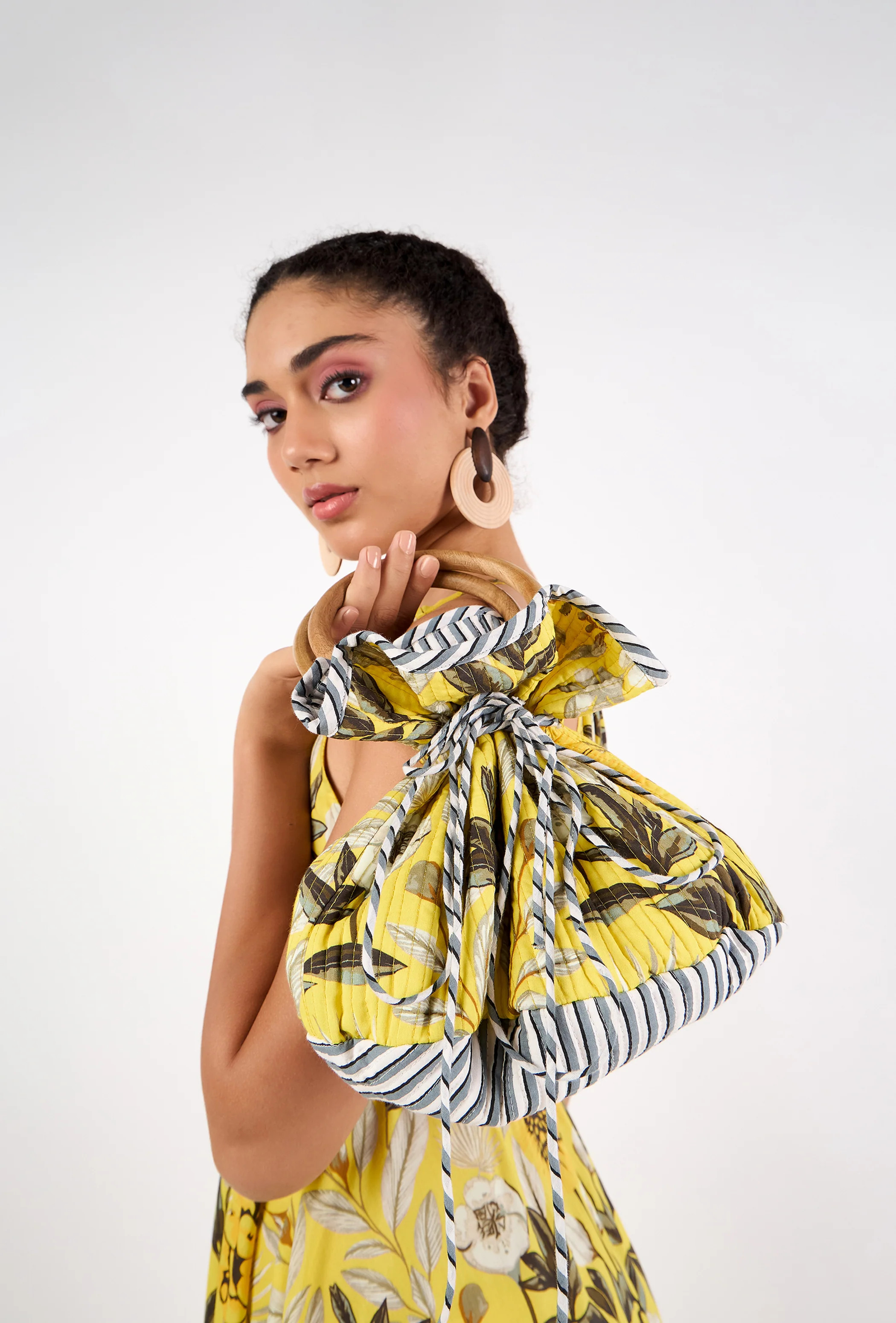 1400 Bella Bucket Bag | Beyond By Vera