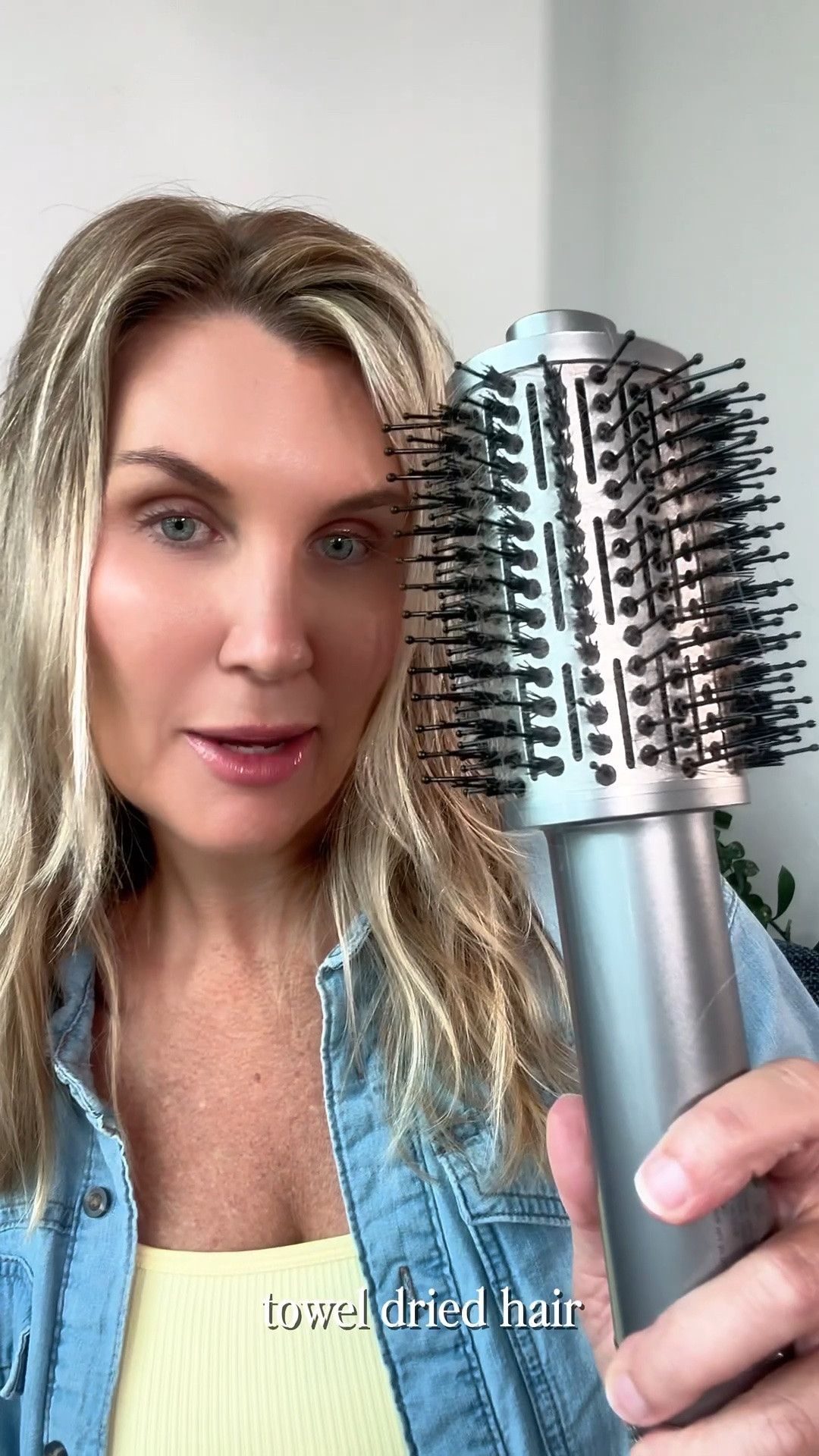 Easy to use and has an air dry cool setting! 

#hairtool #airsryler