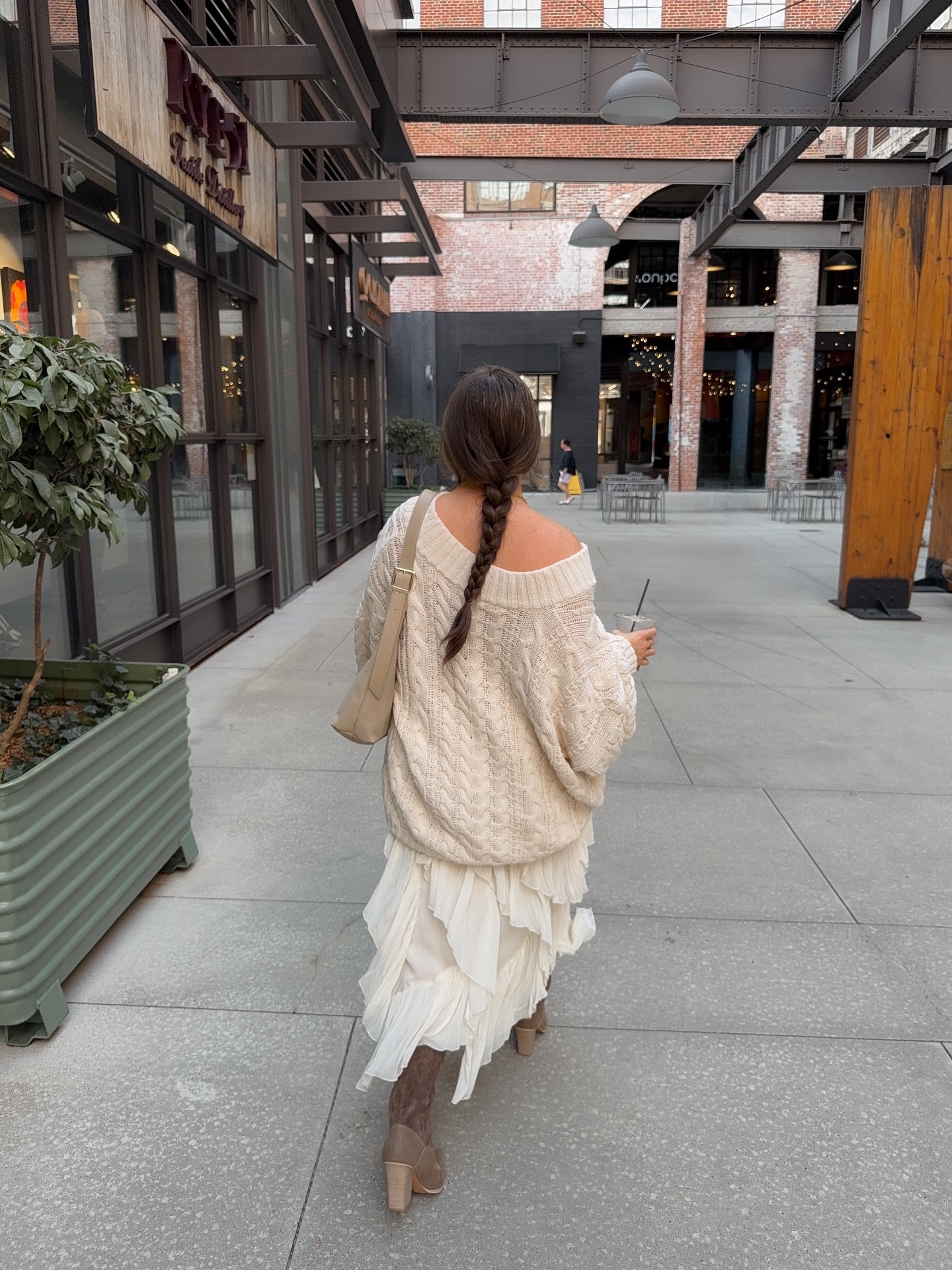 witchy season 🌧️🍂🧦☕️ 

#midsizefashion #midsizestyleinspo #midsizeootd #curvystyle #falloutfitideas