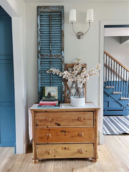 Spring decor favorites 🌸

Stacked books, stacked green plates, color lock vase, cherry blossoms, rattan kitchen pendant , spring decor.


#LTKhome