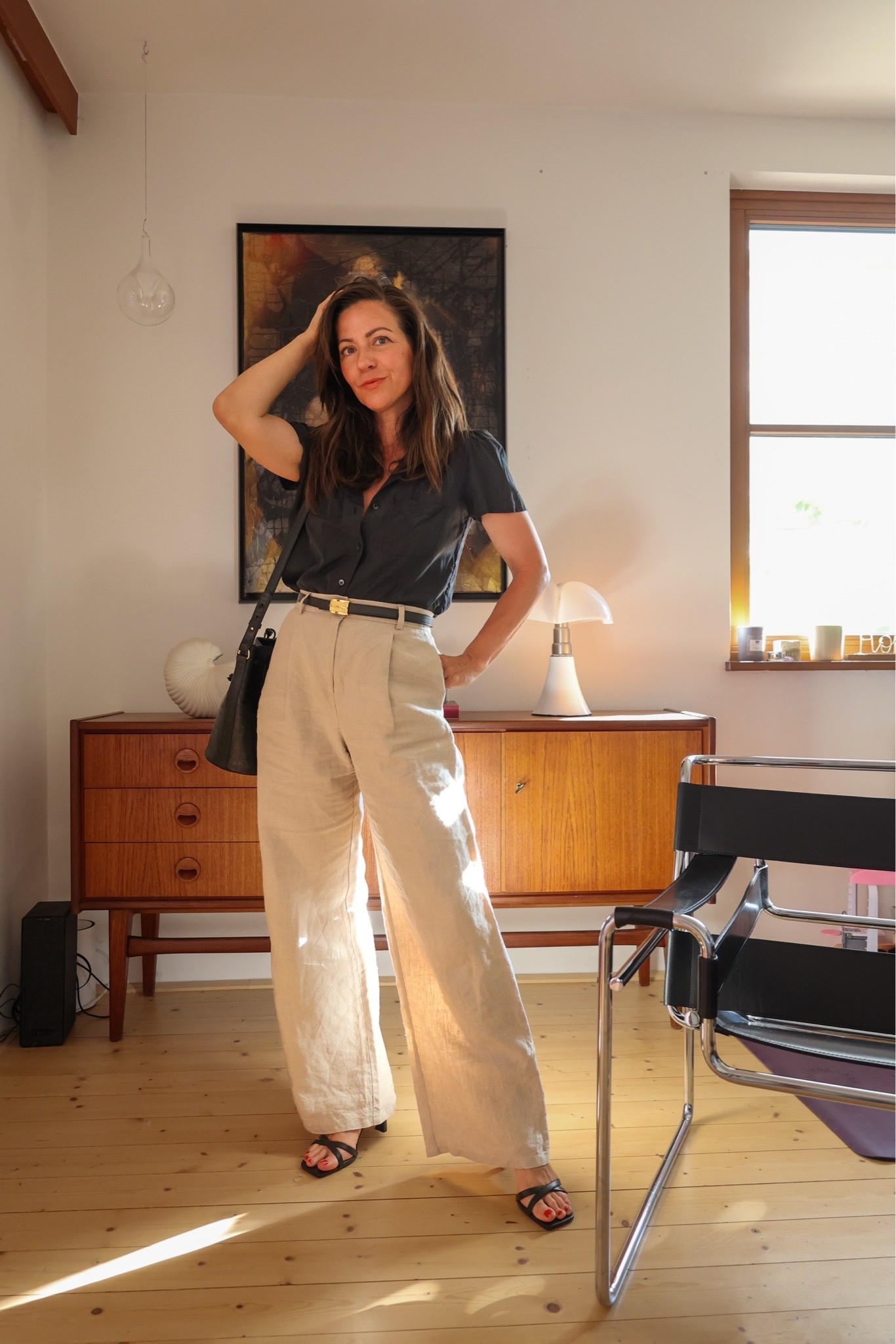 Outfit 05-27-2026
Late Spring, Summer Style 

Pleated wide leg linen pants in beige, black silk shirt-sleeve shirt, thin black-brown reversible belt, black sandals and black shoulder bag

Bag: Sézane
Pants: Naz Fashion (made in Portugal, the best linen pants I own)
Belt: Edited Pieces
Shoes: Mango (old)

#LTKgrwm #LTKOver40