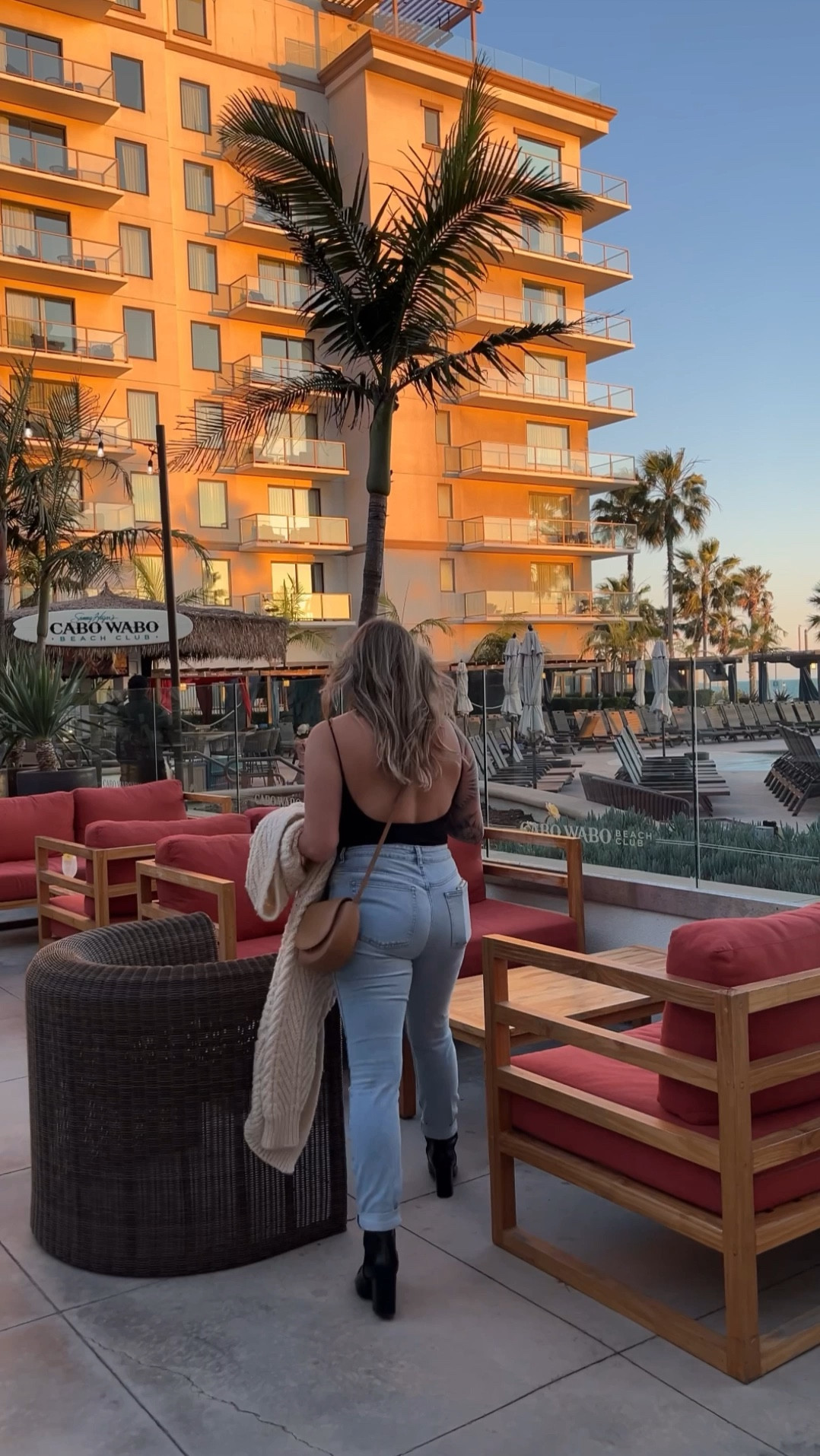 Obsessed with this jeans outfit for date night in Huntington Beach this past weekend. 💁🏼‍♀️

vacation outfit, Spring outfit, Summer outfit, mom jeans, travel outfit, country concert outfit, mom style 


#LTKfindsunder100 #LTKmidsize #LTKxTarget