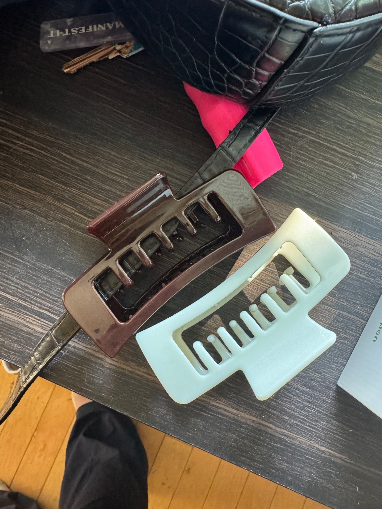 My old claw clip finally broke (got stepped on). These are nice quality for thick hair and you can’t beat these cute mint + brown colors 🩷 #beauty #clawclips

#LTKTravel #LTKBeauty