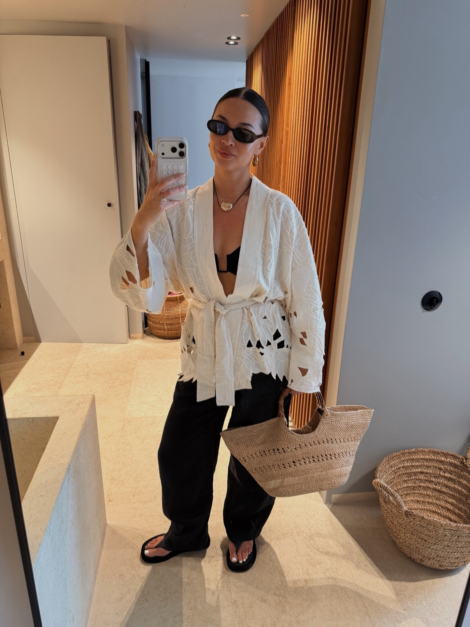 beachside but make it chic 🖤 #ltkuk #beachlook #blackandwhiteoutfit #resortwear #quietluxury #linenstyle #eurosummer

#LTKsummer