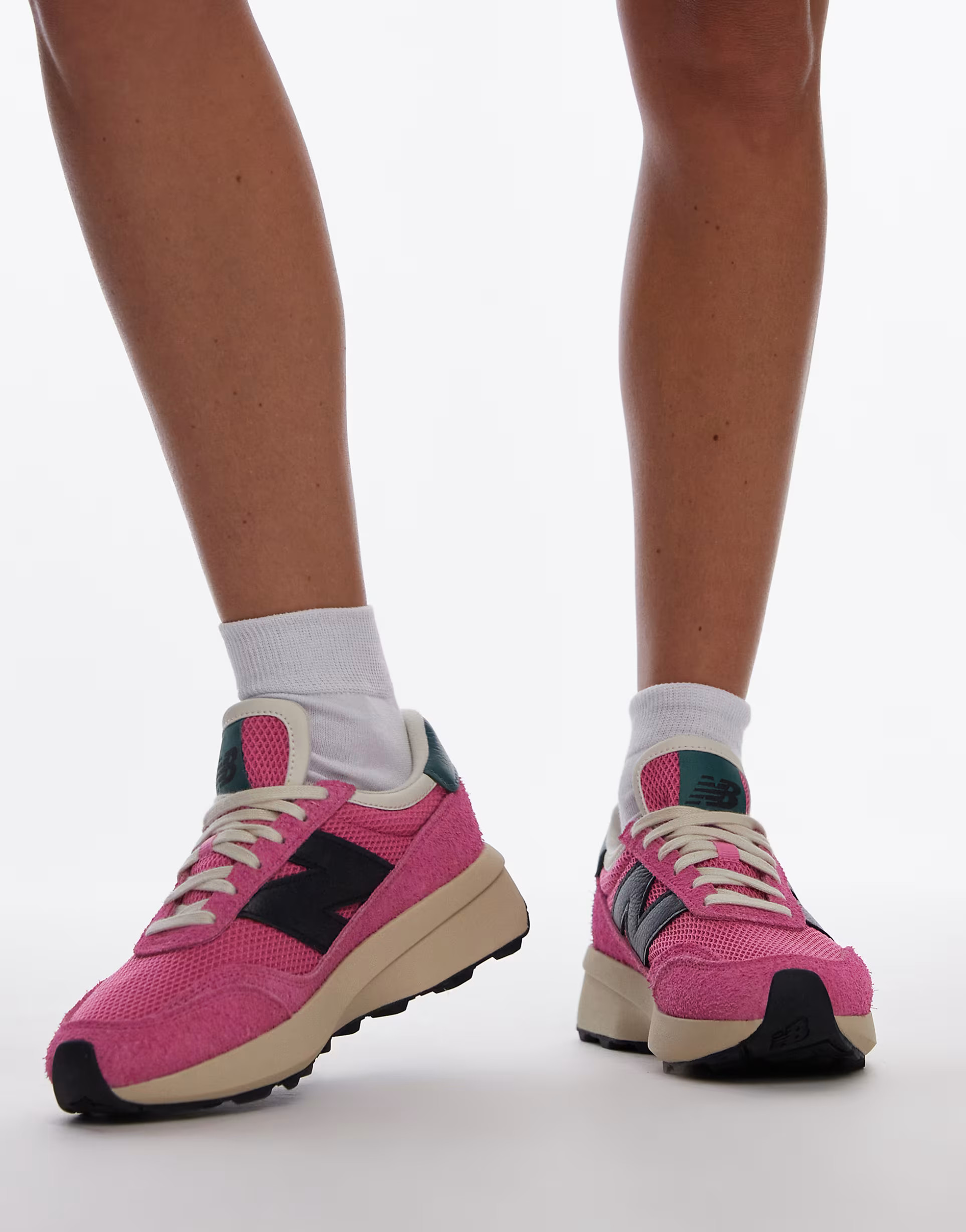 New Balance - 370 - Sneakers in roze en zwart | ASOS (Global)