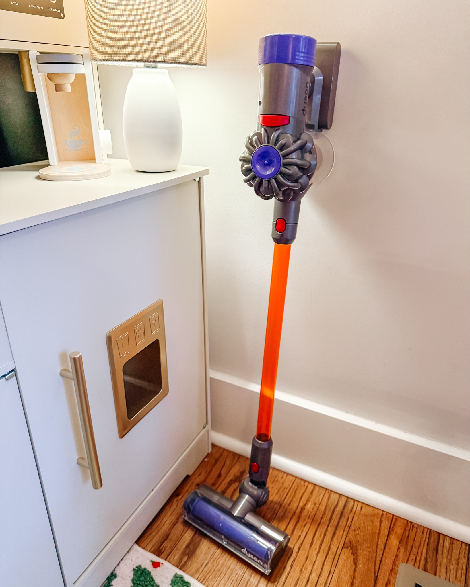 kids’ dyson vacuum that •actually• vacuums 🎯

#LTKKids #LTKHome #LTKGiftGuide
