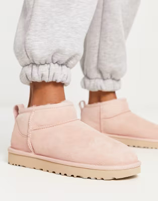 UGG - Exclusives - Classic Ultra - Korte laarzen in cameo roze | ASOS (Global)