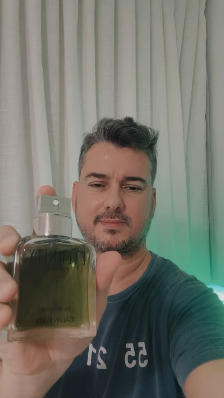 O perfume Eternity Eau de Parfum for Men da Calvin Klein é uma versão mais intensa e duradoura da fragrância clássica Eternity for Men. Lançado em 2019, é uma interpretação moderna e sofisticada, com notas de saída cítricas e picantes, notas de coração herbais e florais, e uma base amadeirada e quente. É uma escolha elegante e versátil para o homem contemporâneo.

🔥 Por R$ 345,99

#LTKmens #LTKfamily #LTKbrasil