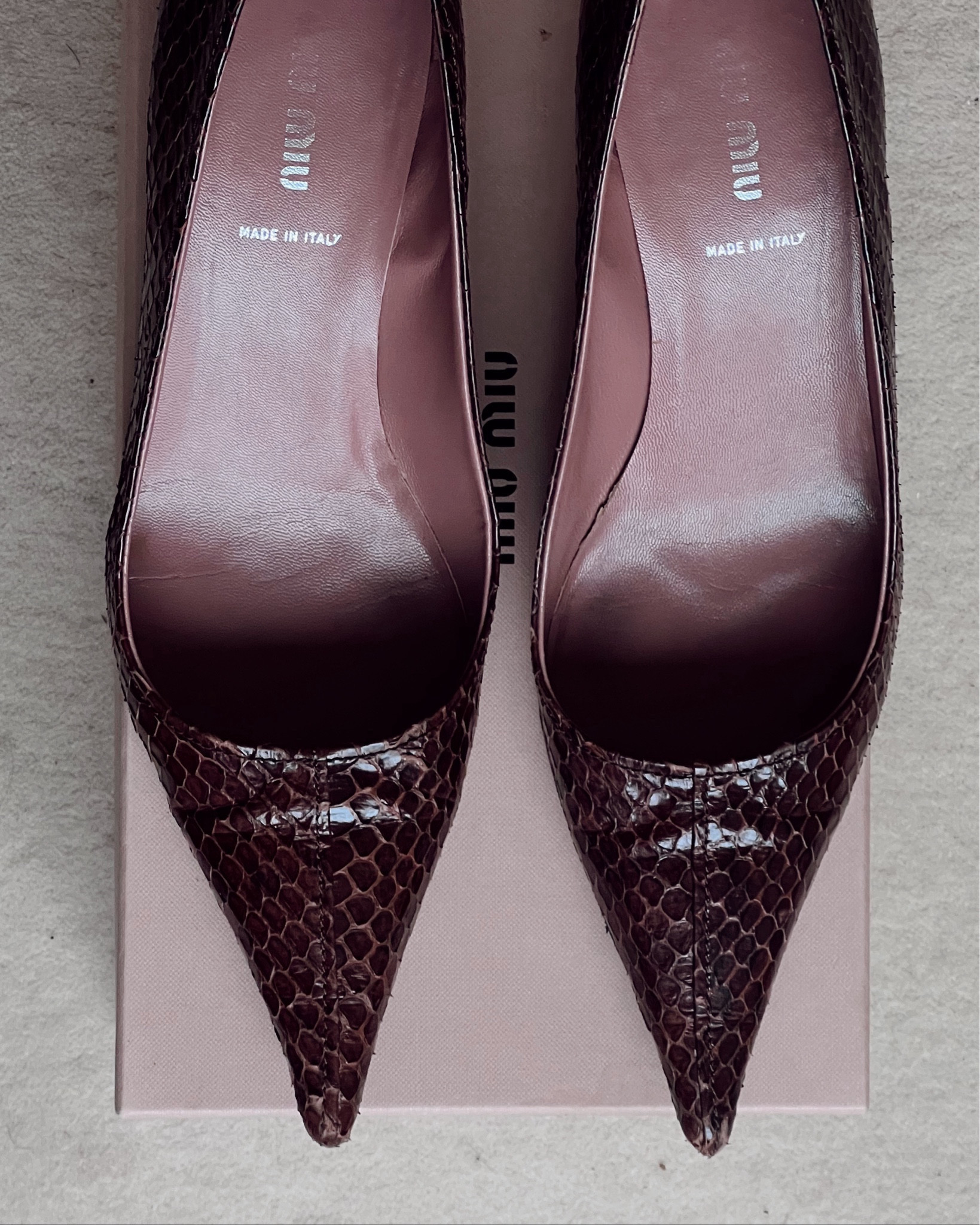 Here’s a thought: shop pre-loved this holiday season. Whether it’s for yourself to find that unique look, or for loved ones to gift them something truly special. It’s the sustainable way to go - and to make it a bit easier for you I’ve gathered a gift guide helping you on your way. Check the link in my bio to see more 🖤🎄 #giftguide #holidayguide #preloved #shoppreloved #vestiairecollective #LTKGift #31daysofchristmas

#LTKHoliday #LTKSeasonal #LTKGiftGuide