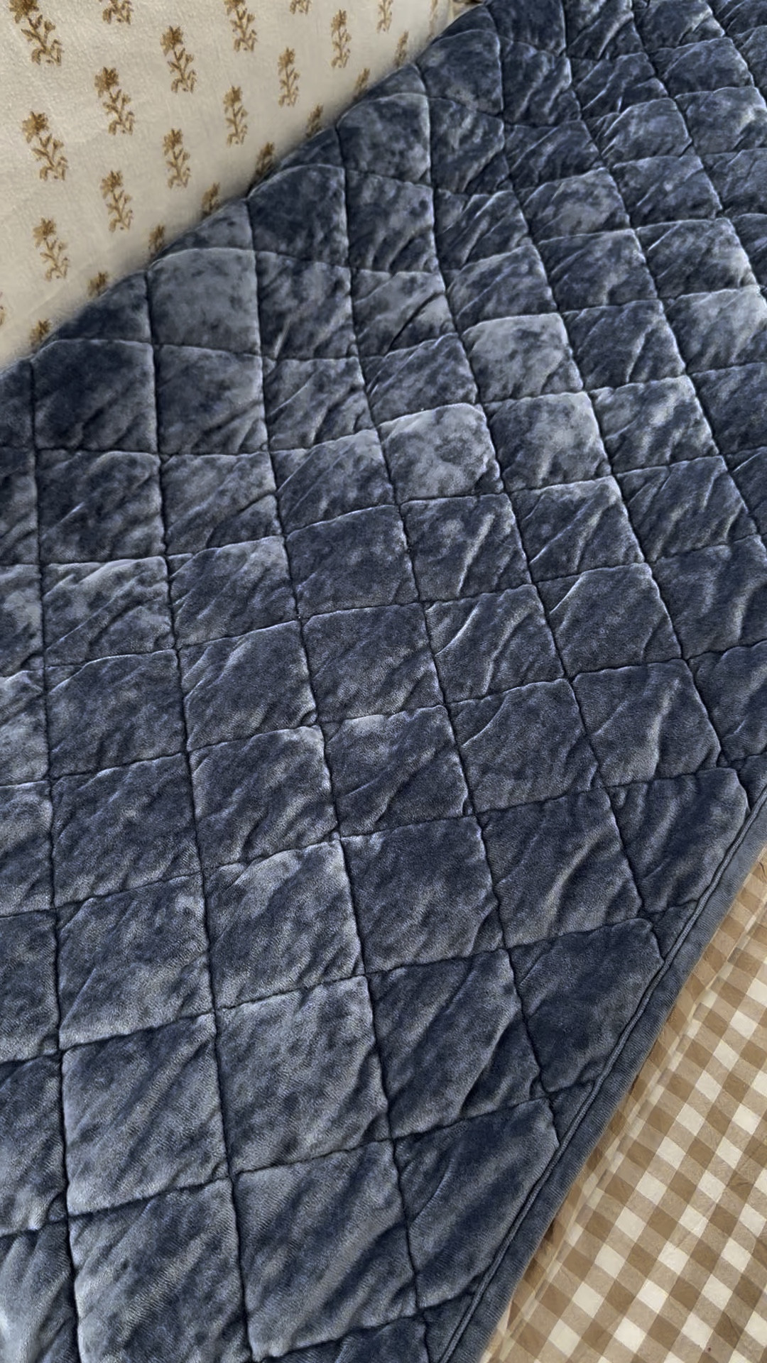 Our diamond stitch velvet quilt is on sale this week at Target. We ve had our quilt for years and it is still in great shape, so warm, and super cozy. We have the king size in slate blue but it also comes in a bunch of other colors.

Home Decor | Bedding | Bedroom |Target Circle Week | Cozy Home Decorr

#LTKxTarget #LTKVideo #LTKSaleAlert