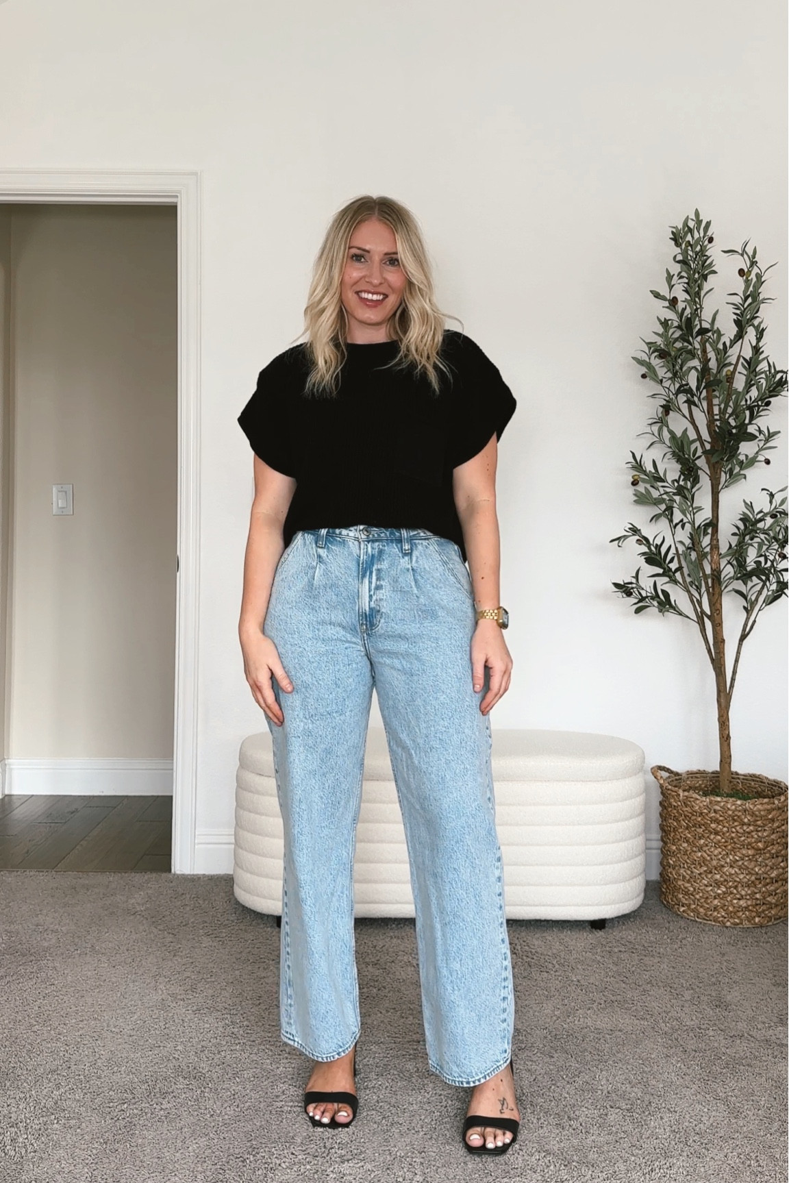 Jeans I’m wearing here - curve love high rise loose jeans size 28 regular - I wear my normal size in these 
.
.
Abercrombie, Abercrombie jeans, Abercrombie denim, Abercrombie style, best jeans, denim, curvy jeans, curve love

#LTKstyletip #LTKunder100 #LTKcurves