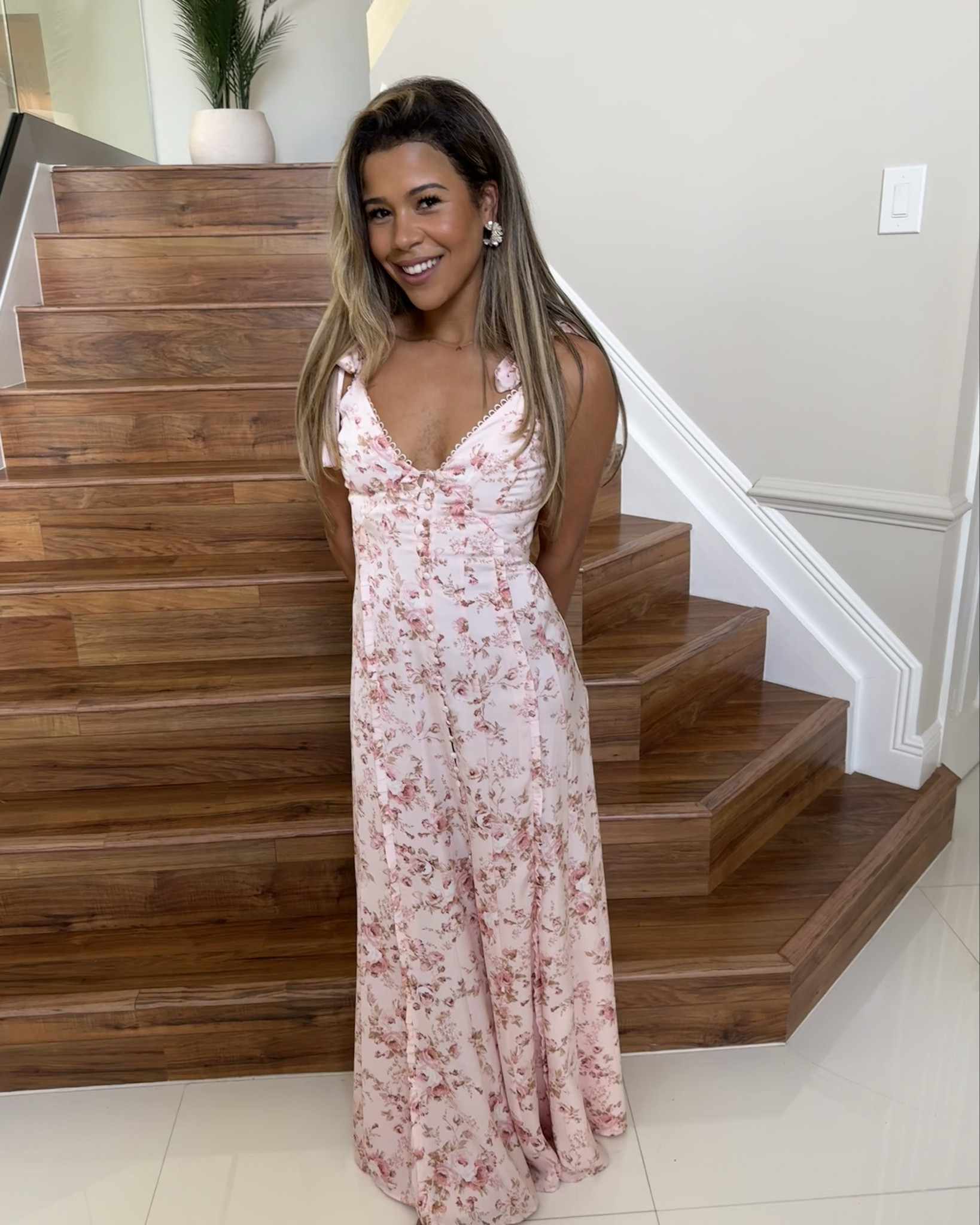feeling pretty in these florals - amazing hosting dresses 

#LTKSeasonal #LTKParties #LTKBump