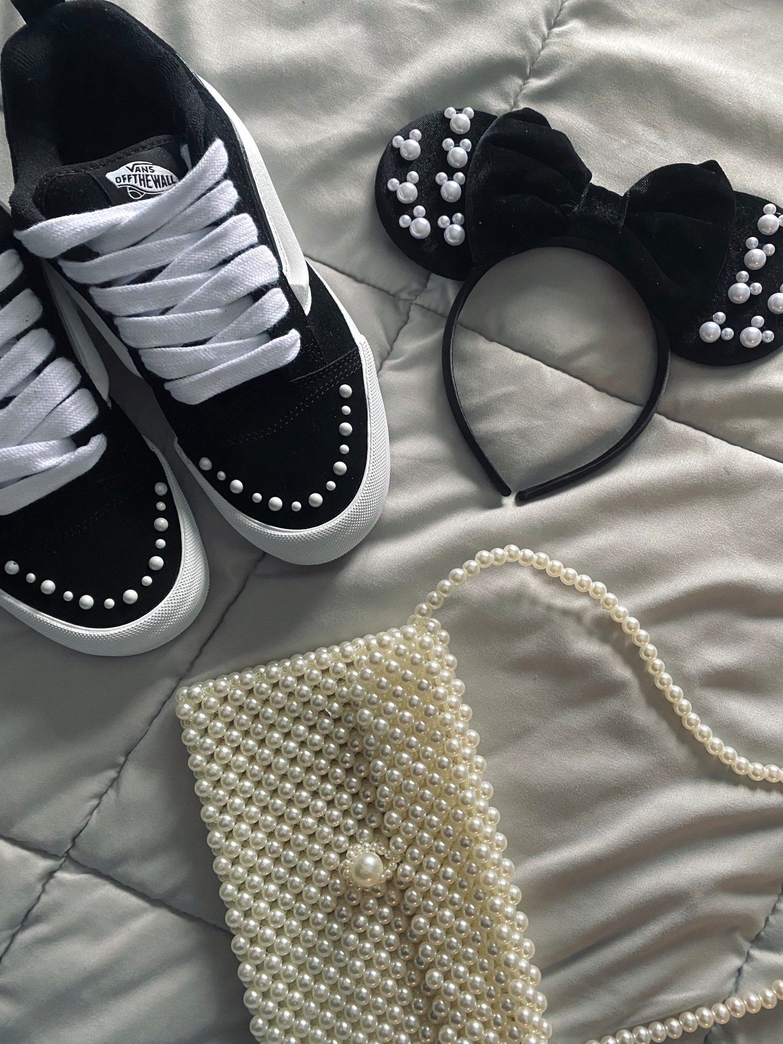 Pearls 🤍 Disney outfit 🇺🇸🔗 | Disney on ice | Vans Nu Skool #ltkstyle #ltkdisney

#LTKootd