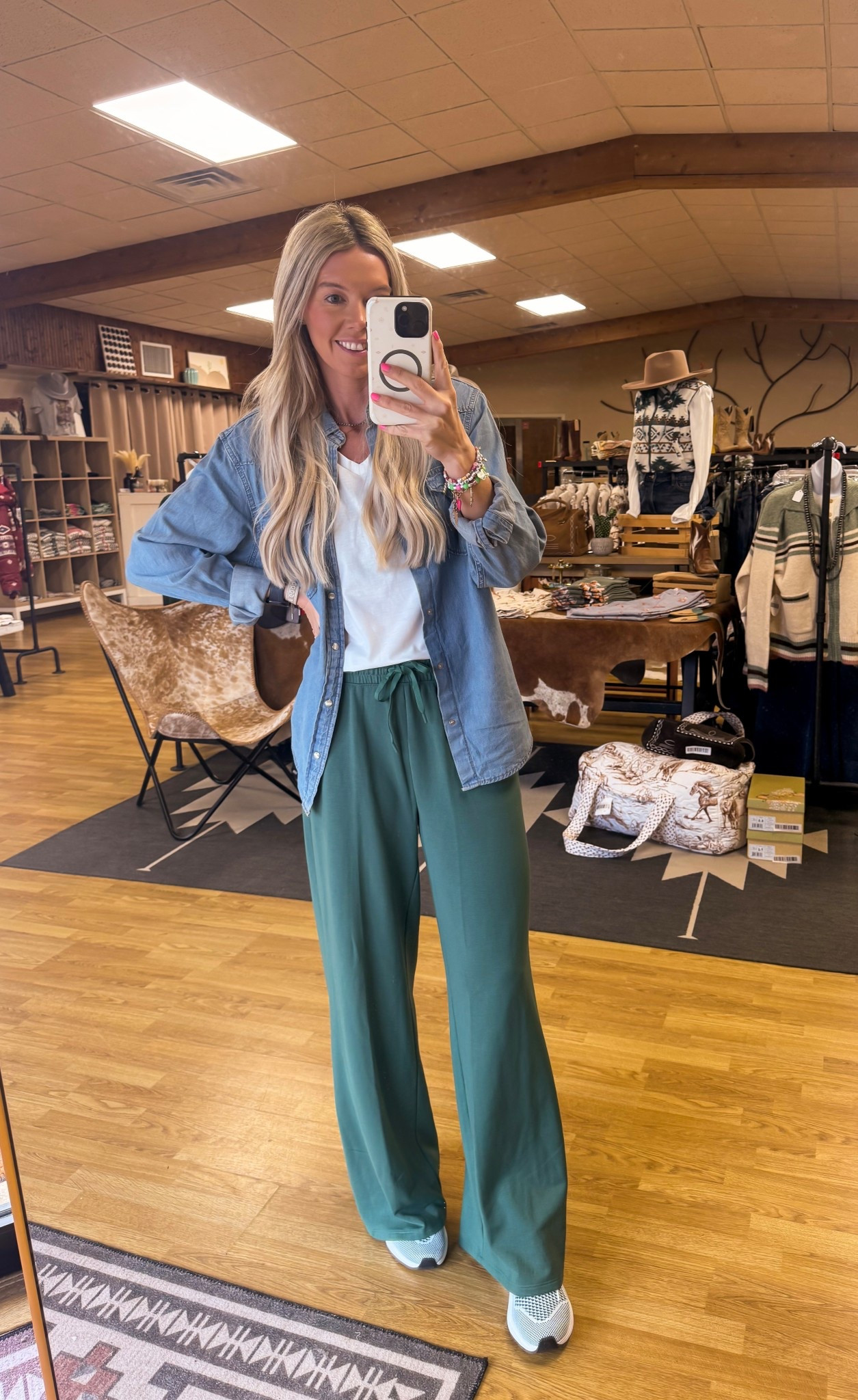 Comfy casual Tuesday fit! 


#LTKFindsUnder50 #LTKFindsUnder100