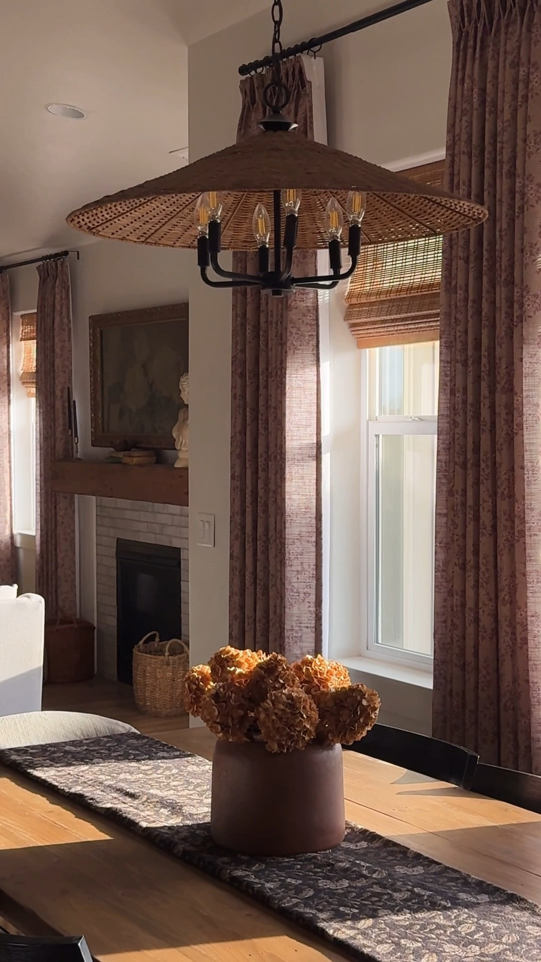Two Pages custom floral curtains.

@TWOPAGES 
#twopagespartner

#LTKHome