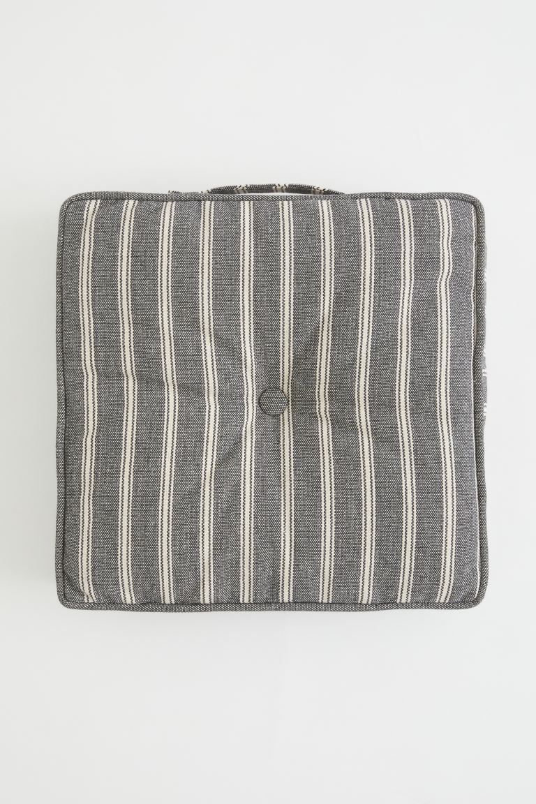 Seat cushion in woven fabric with woven stripes. Handle on one side. Polyester fill. Thickness ap... | H&M (US)