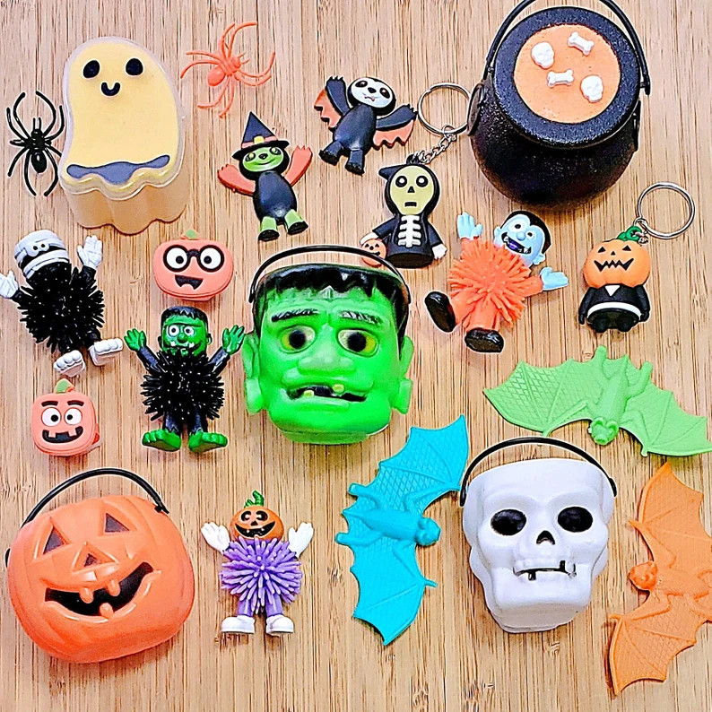 Toy Inside Surprise Halloween Dunker Bucket Spooky Bath Bombs - Etsy | Etsy (US)