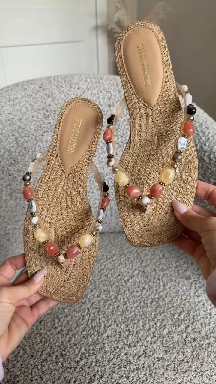 Unboxing the prettiest spring/summer sandals I’ve ever seen 🩷✨🍉🌻 I will have these 🔗 on my LTK in the shoe section! 

#stevemadden #springsandals #summersandals #beadedsandals #flipflops @stevemadden-us 