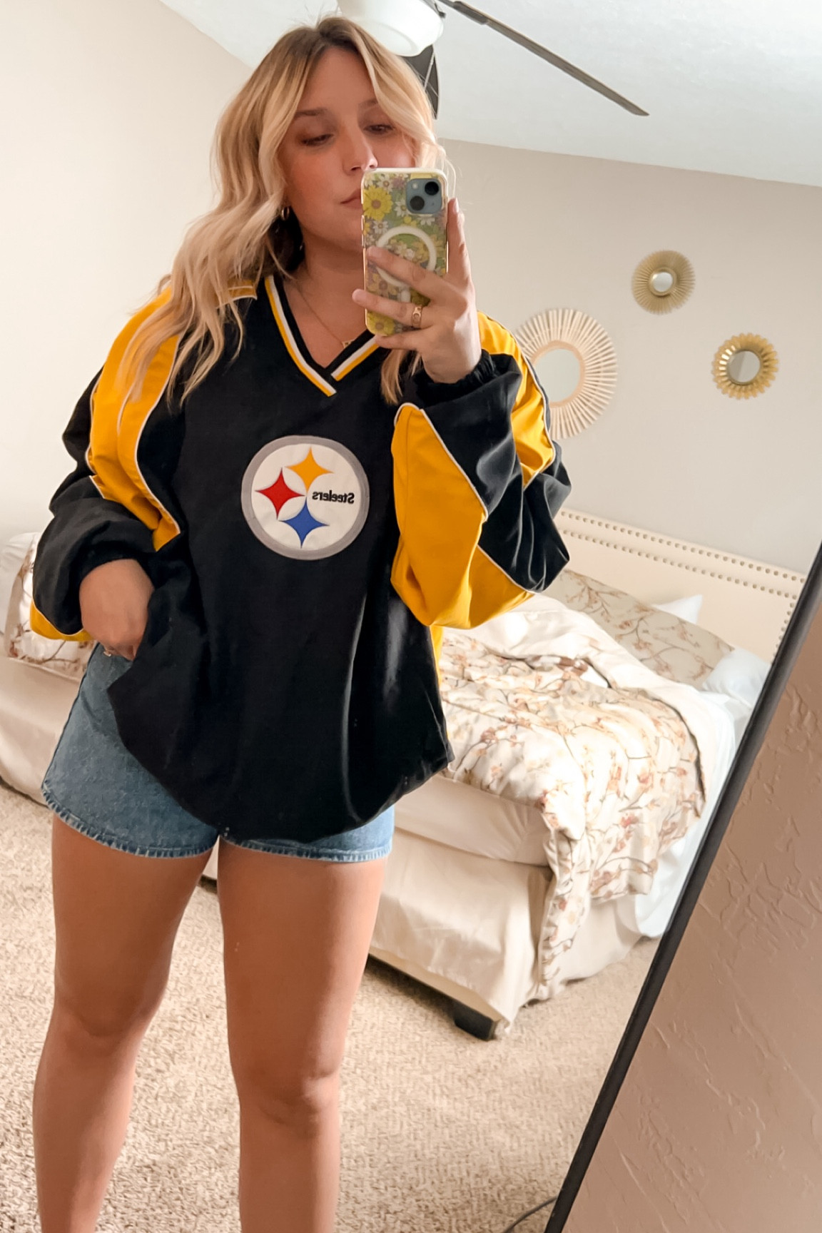 Vintage Steelers jacket, I’ve linked a few that are similar! 
Steelers football game day outfit vintage nfl 