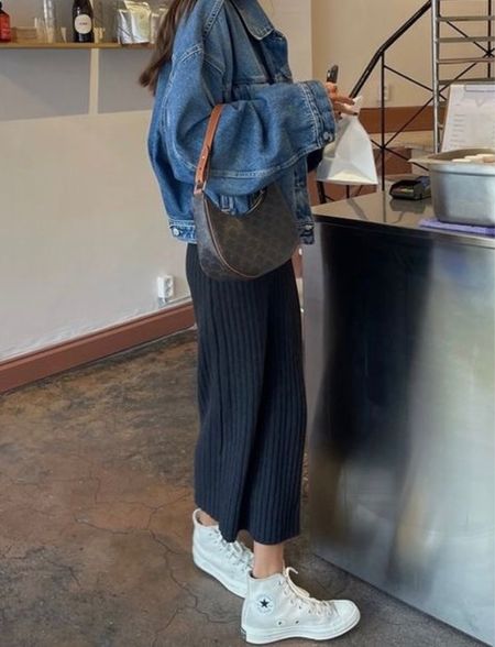 recreating Pinterest outfits I love!

the epitome of cozy & chic
- perfect denim jacket
- thick ribbed knit maxi or midi skirt/dress
- converse high tops
- logo bag in a neutral hue

🤌🏼



#LTKSeasonal #LTKU #LTKfindsunder100