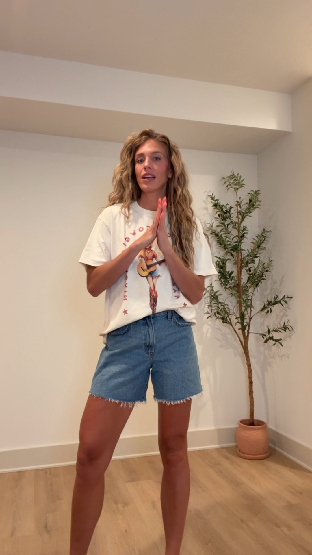 Mountain Moverz code!!! 25% off sitewide with code TALLBLONDEBELL (72 hours only)
I size up to a large for an oversized fit 

