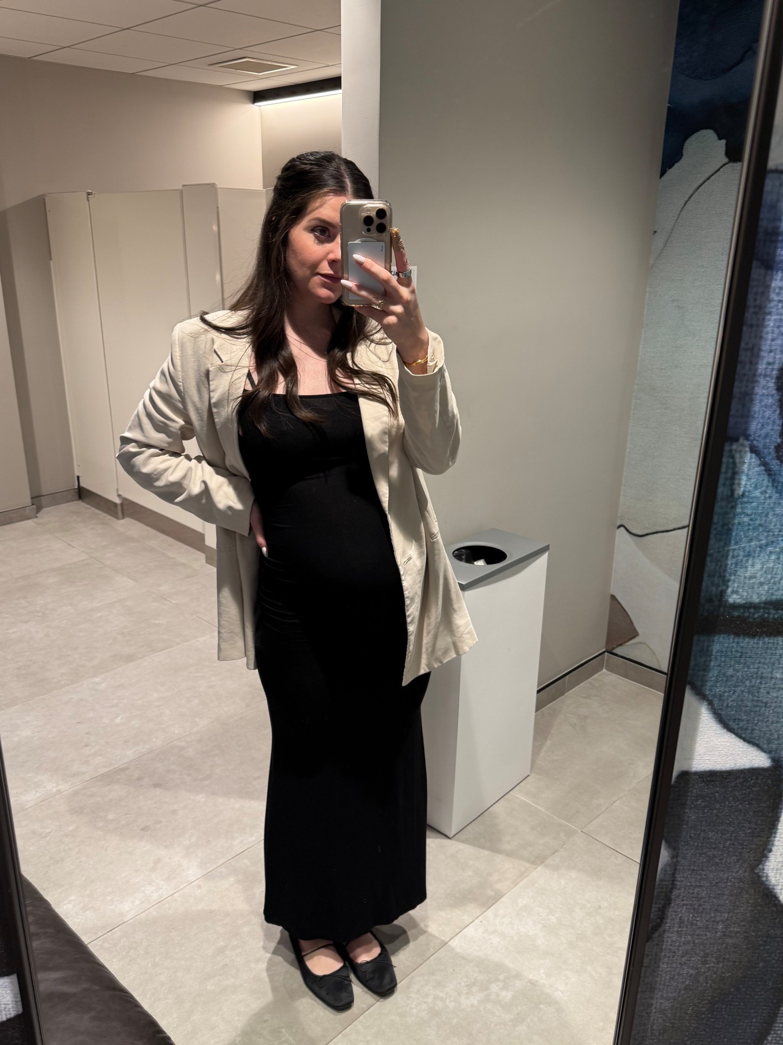 The skims dress is such a pregnancy lifesaver!! Maternity dress, maternity fashion, comfy dress, stretchy dress 

#LTKBump #LTKWorkwear #LTKFindsUnder100