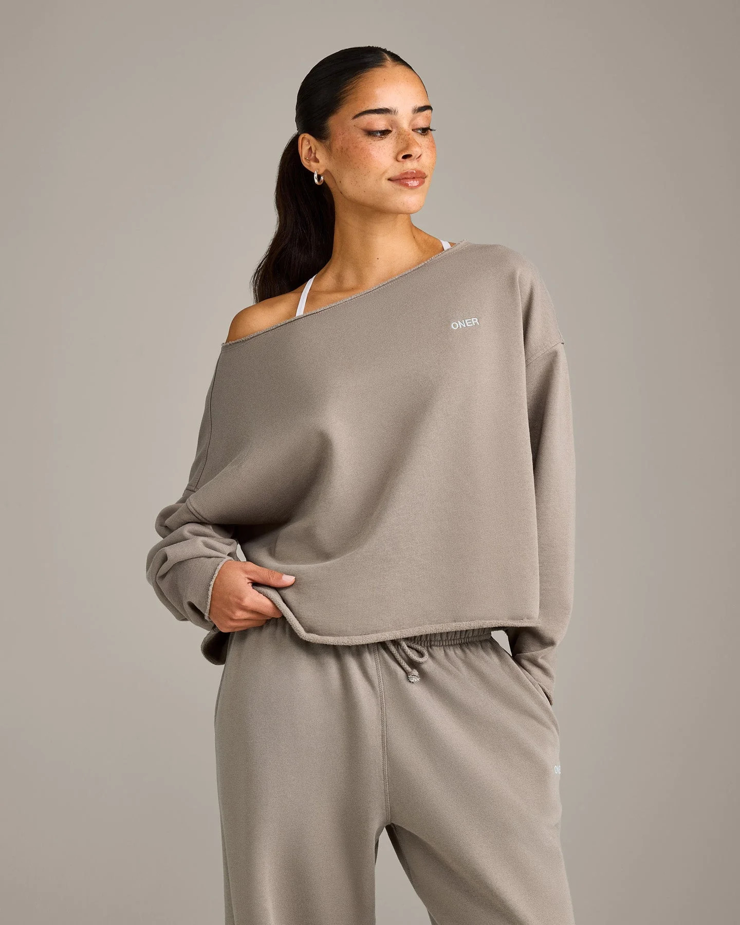 Raw Cut Lounge Off-The-Shoulder Sweatshirt
Washed Minky | Oner Active (UK / US)