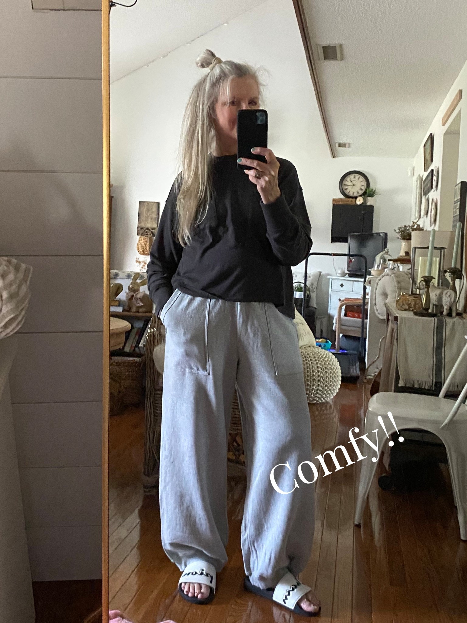 Comfy joggers!! Wearing a medium (runs large) could of went small. The ankles have a cute cuff instead of elastic, nice large pockets in front, elastic waist!! 🤗

#LTKOver40 #LTKdayinmylife #LTKootd