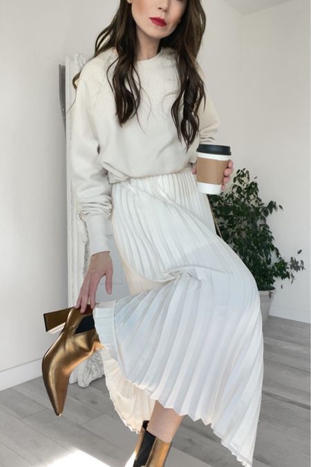 White and gold kind of outfit for cozy and chic winter ✨☕️

White sweatshirt
Ivory sweatshirt
Cream sweatshirt
Beige sweatshirt
Pleated white skirt
Long pleated skirt
Beige pleated skirt
Gold boots
Gold ankle boots
Holiday outfit
Winger outfit
Skirt winter outfit
Golden boots 

#LTKHoliday #LTKstyletip #LTKshoecrush
