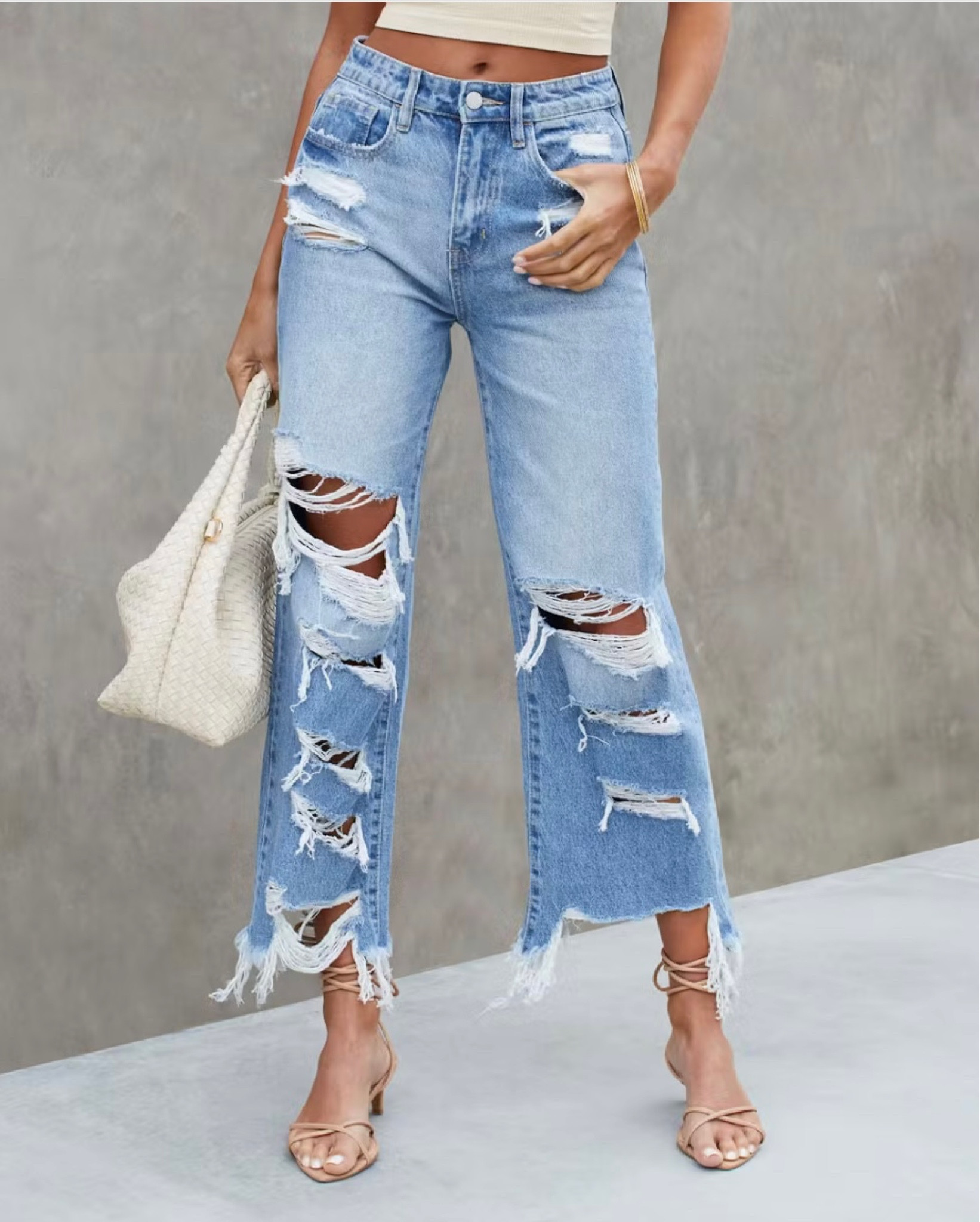 These high waisted distressed jeans are just TOO cute! Perfect style to dress up or down, and the best shade. 🩵