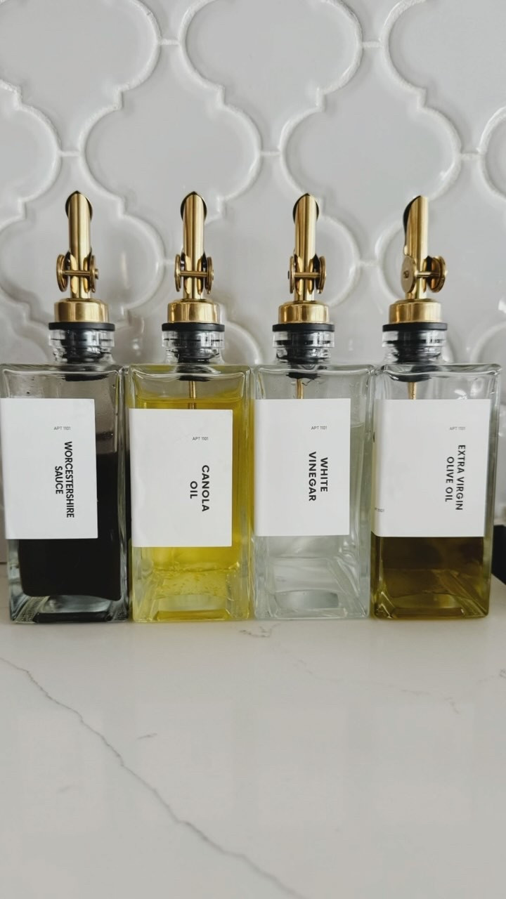 I’m in my organize pretty ERA! These beautiful glass dispensers from @apartment.1101 are seriously perfect. 
.
.
#ourhousetoohome #apt1101 #ltkhome #organizedhome #oildispenser #oilbottle #amazonfinds #amazonkitchen #amazonhome #organizedmom #amazonhomefinds #kitchengadget #kitchenorganization