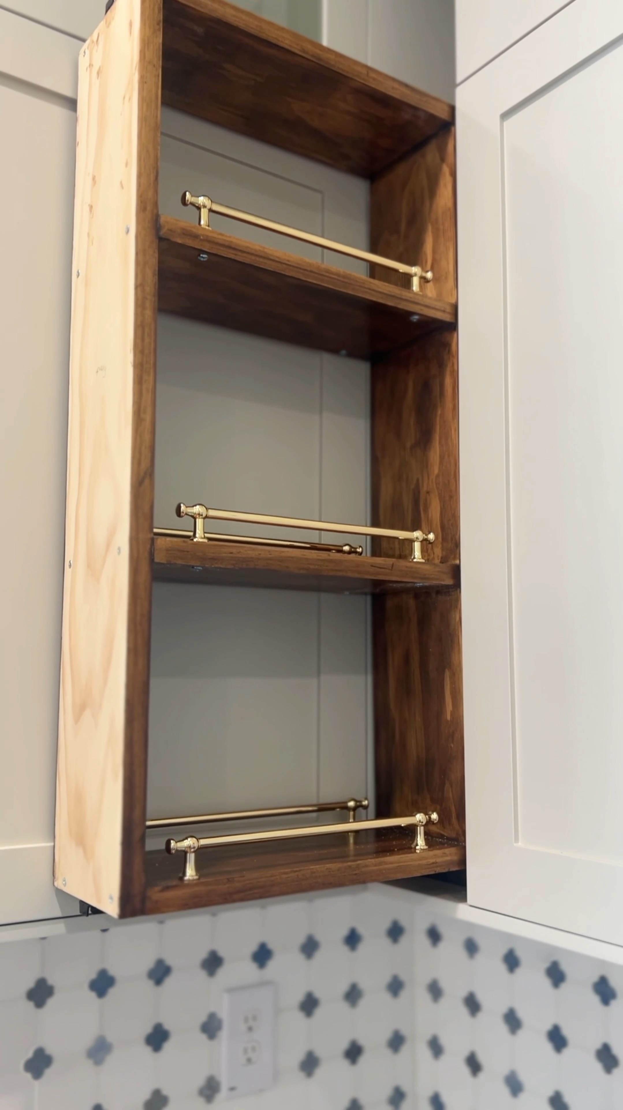 Here’s everything you need to build your own spice rack!

#LTKHome