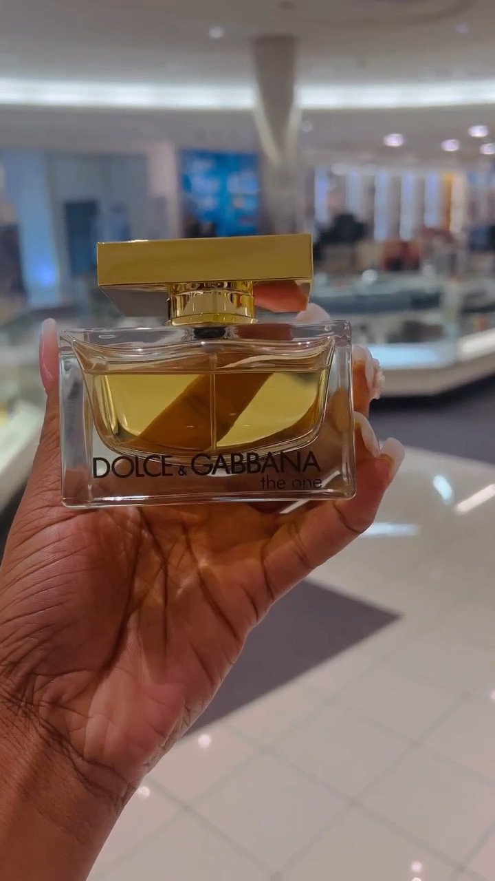Dolce&Gabbana, The one. Strikingly Beautiful. A powdery,sweet floral fragrance. It’s Seductive and classy. Very long lasting. 🌸#perfumelove, #scentedlife, #perfumeaddict, #perfumecollection, #fragrancejunkie, #perfumecraze, #perfumelover, #perfumeguru, #perfumeobsessed, #scentedworld, #perfumemoment, #fragrancenotes, #luxuryperfume, #perfumegoals.

#LTKStyleTip #LTKBeauty