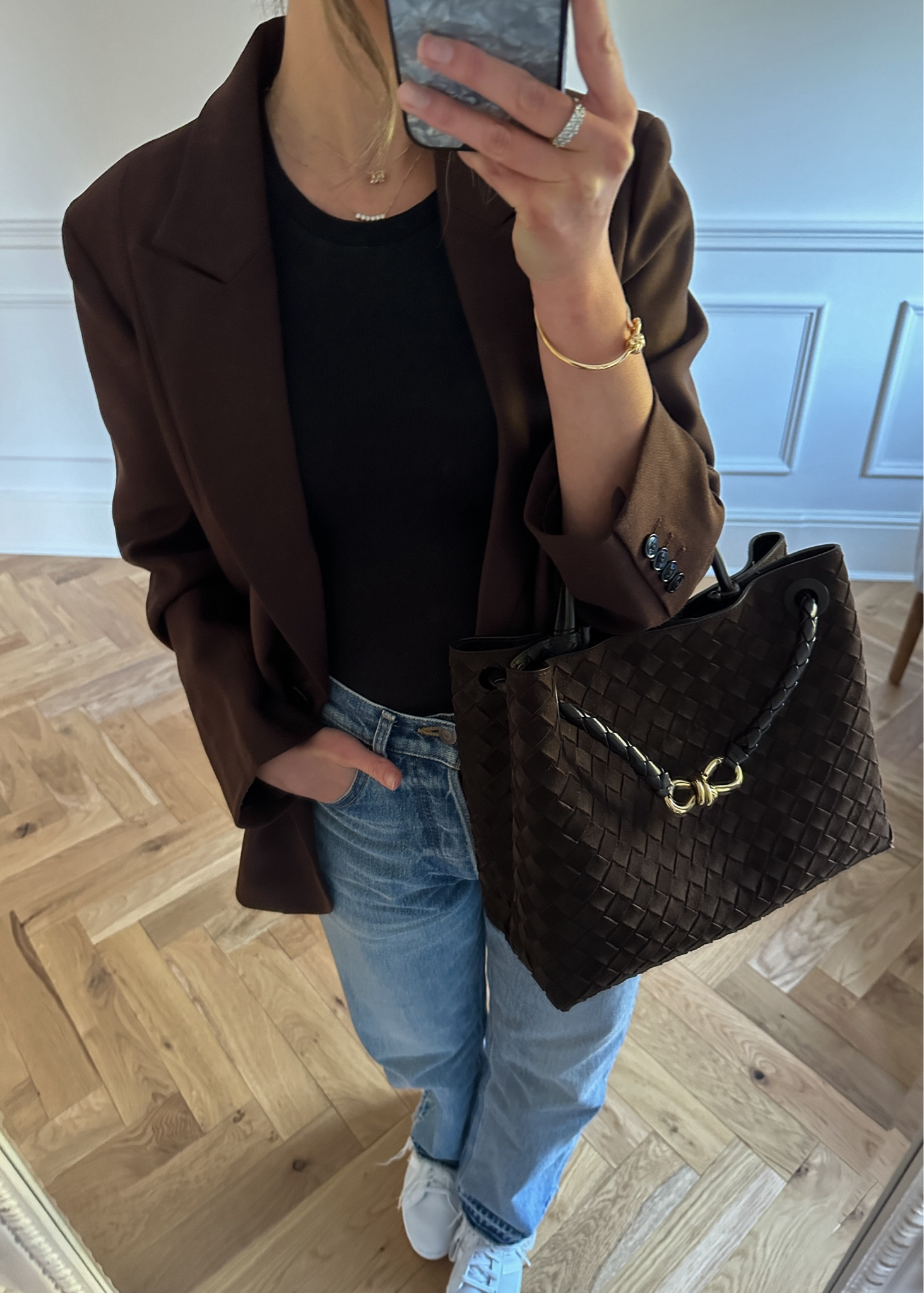 An outfit inspired by one of the years hottest trends - shades of chocolate 🍫 wearing Bottega Andiamo tote bag in fondant. Use code TOHBH for 12% off Fabrique (blazer)