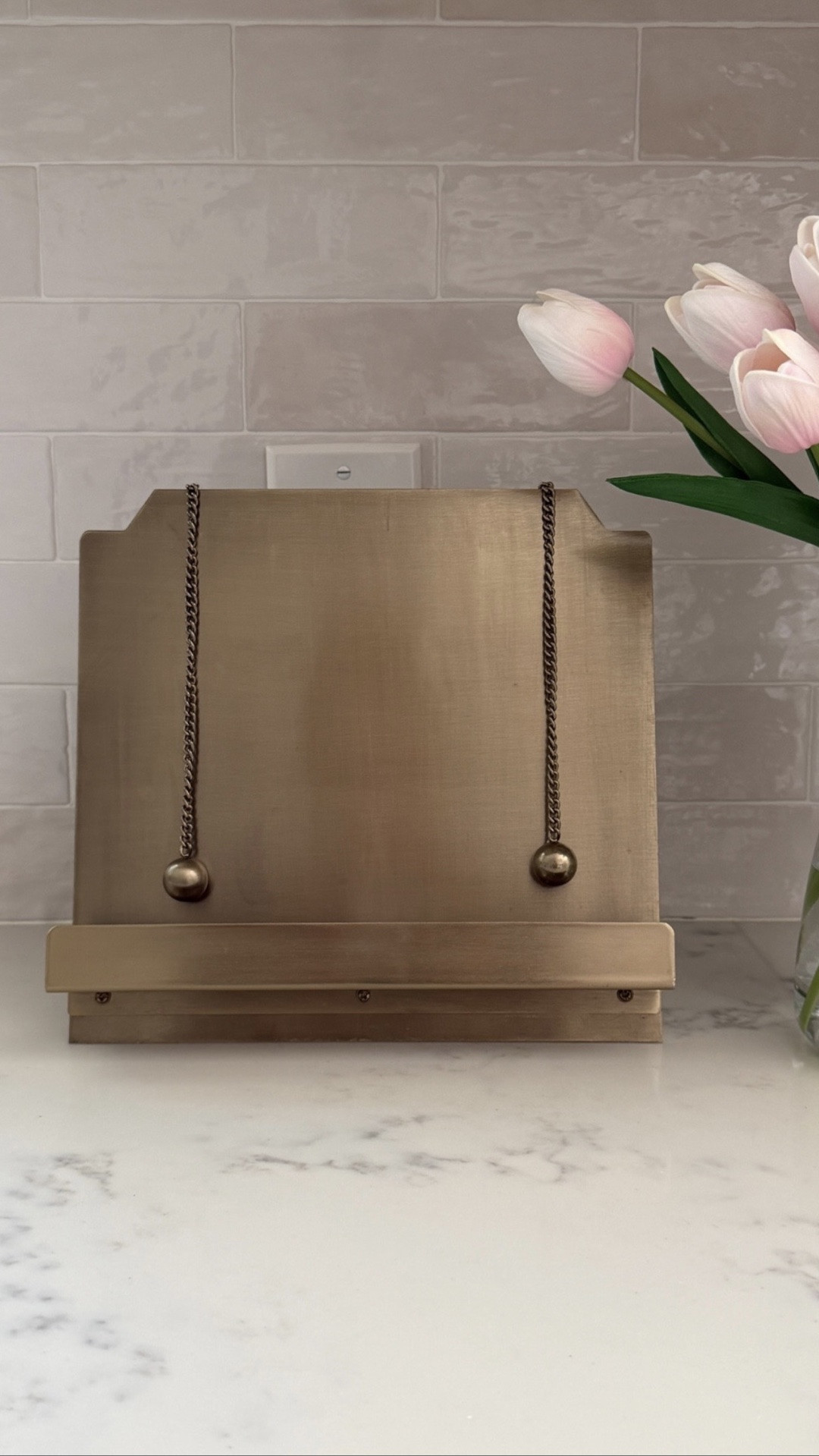 The cutest little kitchen styling find 🤎🌷✨

This brass cookbook stand adds the prettiest warm touch to a kitchen counter while still feeling clean, elevated, and timeless 🌿

One of those small decor pieces that instantly makes a space feel more styled and designer-inspired 😍

#kitchendecor #neutralhome #modernorganic #designerlookforless #homestyling #cozyhome #kitcheninspo #homedecor

#LTKHome #LTKSaleAlert