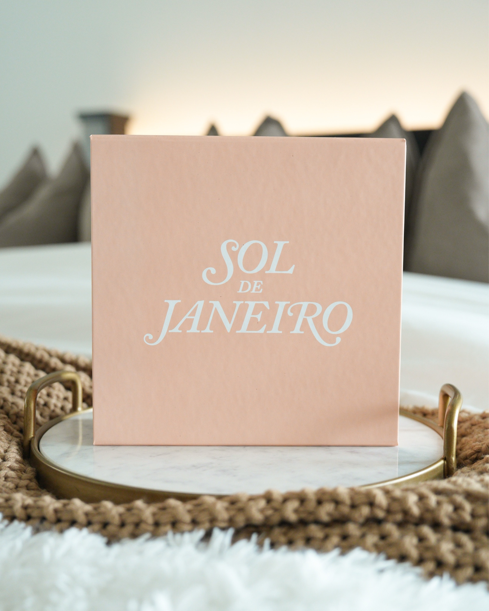 This new Charmosa Dewy Cream from SOL de Janeiro smells sooooooo good! 