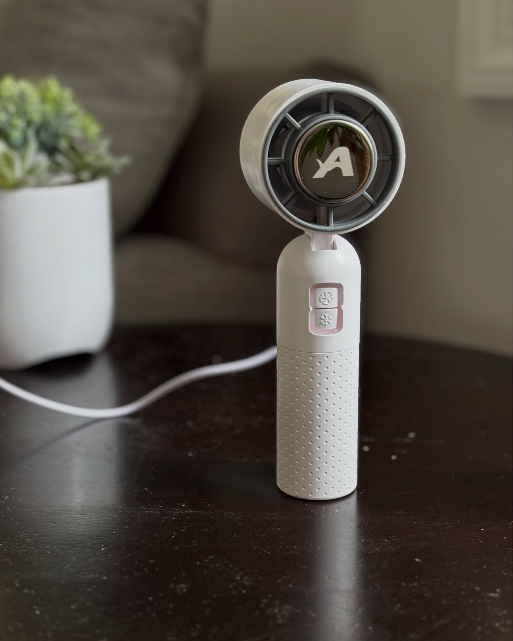 As a mom of 3, I’m always running from one sports game to the next and somehow always sweating on the sidelines. This little fan has been coming everywhere with me lately. It’s lightweight, quiet, and actually keeps me cool during those long hot games. 🙌💨

@arcticair @stackinfluence #arcticair #arcticairpartner #cooltouch #minifan #amazonfinds