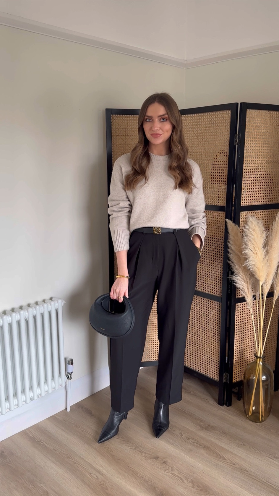 Styling the hardest working item in my wardrobe from last month…

Small in the & Other Stories Boxy Cashmere-Blend Jumper

36 in the & Other Stories Tailored Tapered Trousers. I’m 5ft 6

Loewe reversible belt

COS leather pointed heeled boots

Songmont Luna bag



Smart casual outfit, black trouser outfit, capsule wardrobe 

#LTKeurope #LTKstyletip #LTKSeasonal