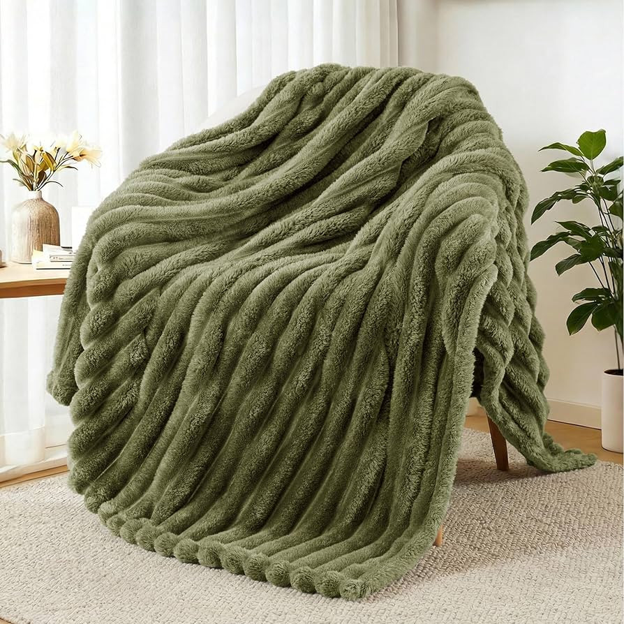 Exclusivo Mezcla Fleece Throw Blanket for Couch, Super Soft Striped Jacquard Bed Blanket, Lightwe... | Amazon (US)